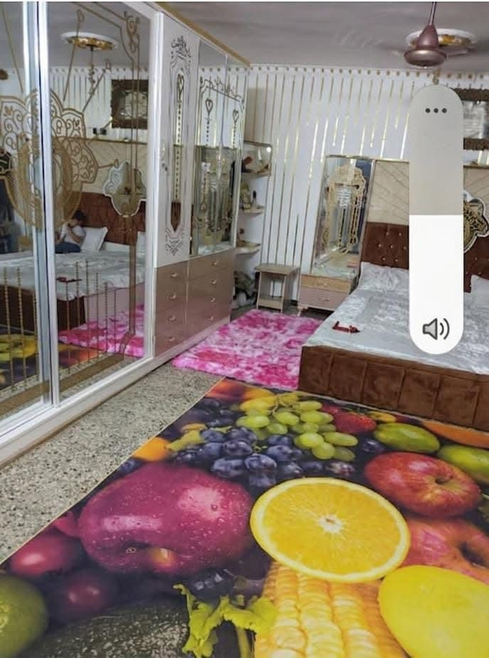 غرفة نوم • أثاث خشبي • بدون تفاصيل