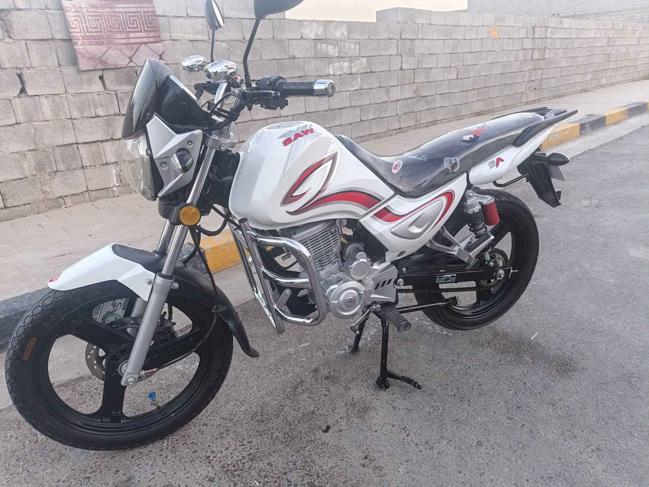 السلام عليكم الماطور للبيع سنكي موديل 25جديد ونضيف 
سعره مليون 600وبي مجال بسيط الاتصال ع رقم ***********
