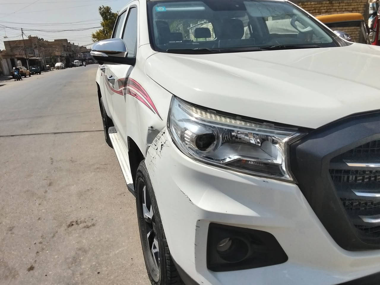 سيارة جديدة كلشي موضح بالصور سعرها مناسب 119 قفل سيارة حرة بغداد دولي بأسمي مكفولة ماعدا الطخات هزة وسنوية جديدة الاتصال على الرقم التالي *********** مكان السيارة بغداد الرصافة
