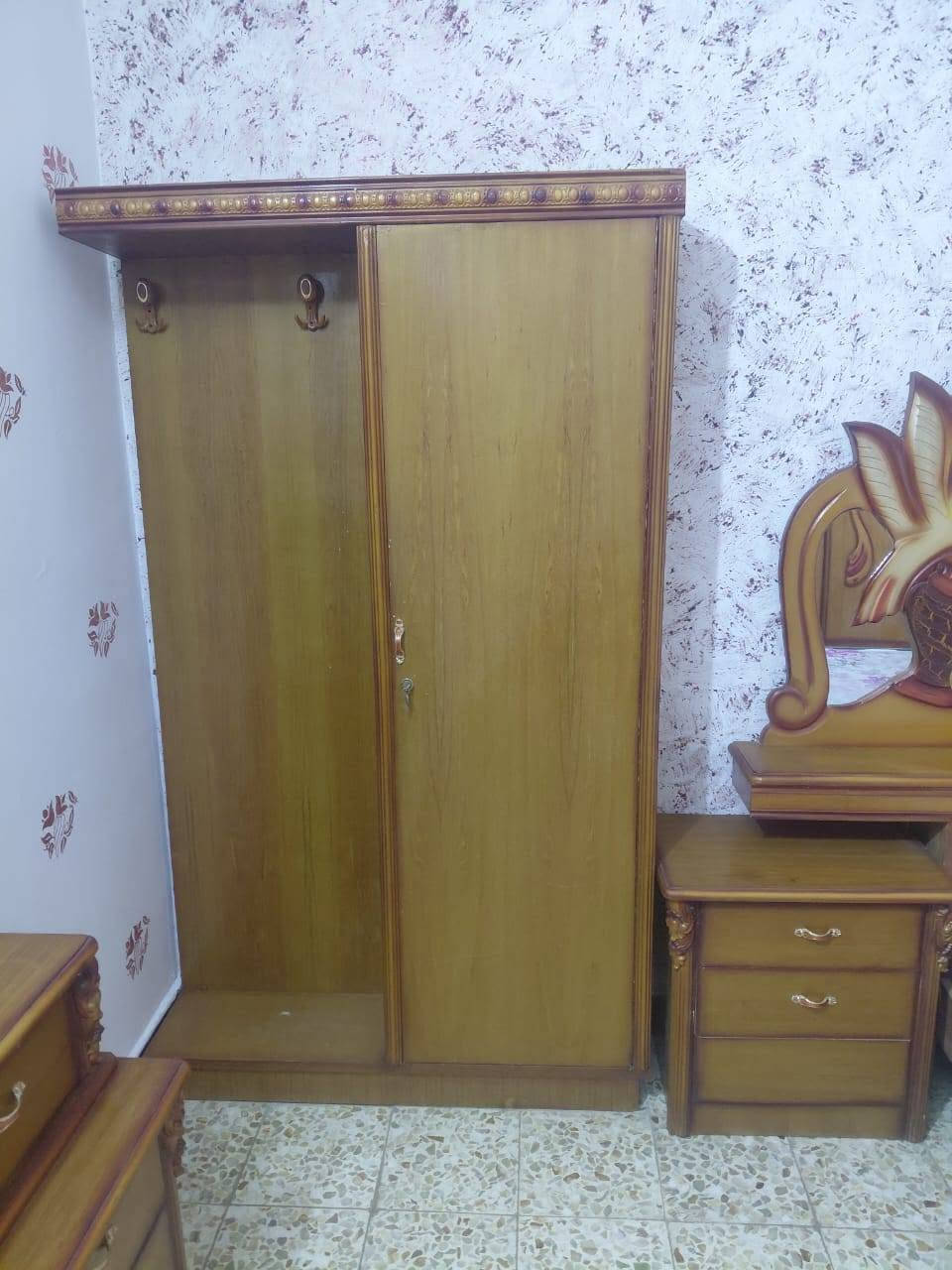 غرفه نوم اخشاب البيع السعر 500 وبيها مجال مكان البصره الجمهوريه واتساب ***********
