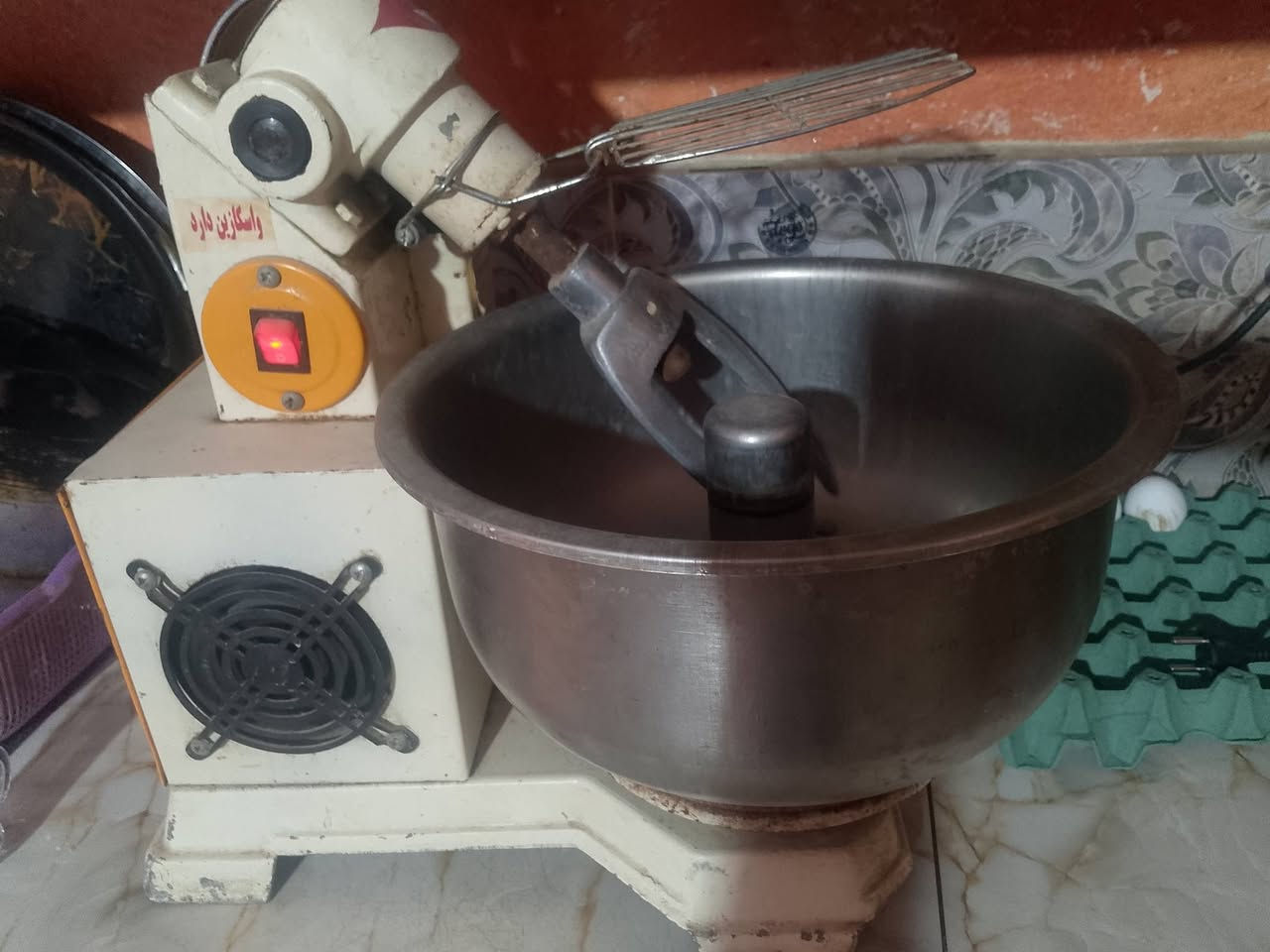 عجانه شرط الشغل حجم 5كليو السعر ب90الف عنواني المعقل هاتف *********** متوفر واتساب
