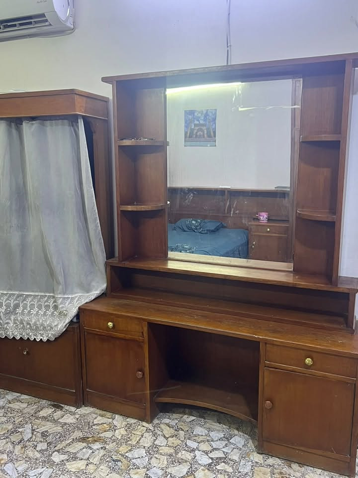 السلام عليكم
غرفة اخشاب ٦ قطع  نجاره عراقيه ثقيل درجه اولى 
محتاجه فقط صبغ 
السعر ٤٠٠ وبيها مجال للشراي 
المكان النجف قرب كراج بغداد 
التواصل على 
الرقم ***********
