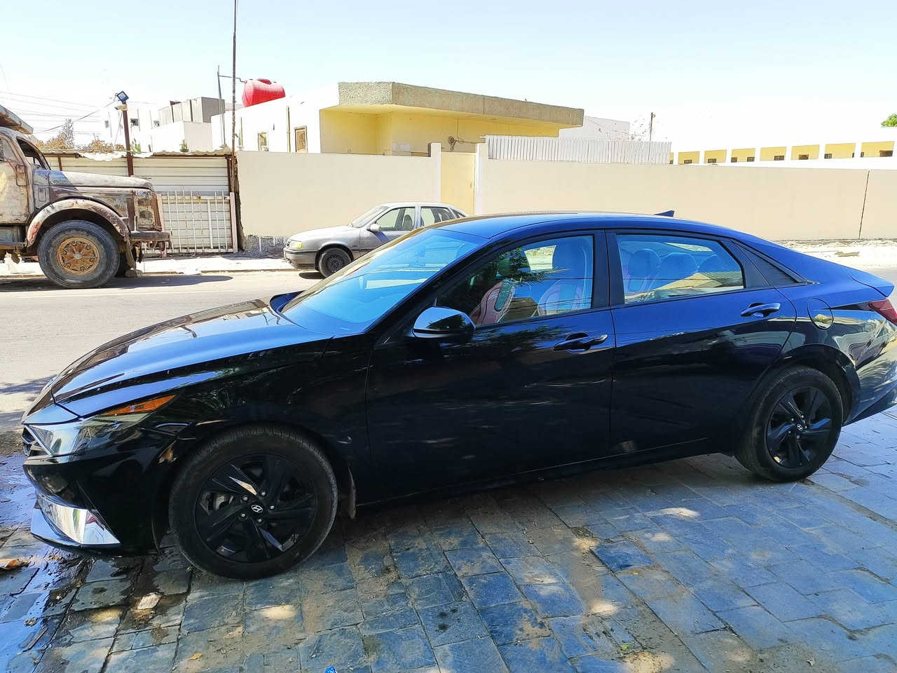 الانترا 2022 وارد امريكي
الرقم انكليزي بغداد 

مواصفات:

اللون : اسود

دواخل: جلد اسود واحمر◼️🛑

محرك :2400

ماشيه:70km

عداد شاشه 

تدفئه كشنات 

لايت LED

نضام رادار 

مثبت سرعه 

تحكم سرعه

قياده ذاتيه 

تشغيل عن بعد  

 تبديل بنيد وچاملغ 

تصليح ربع جنطه وربع باب
سعر 150 ورقه
الرقم ***********

