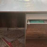 ميز أبيض • ميز جوزي • ثلاث جرارات