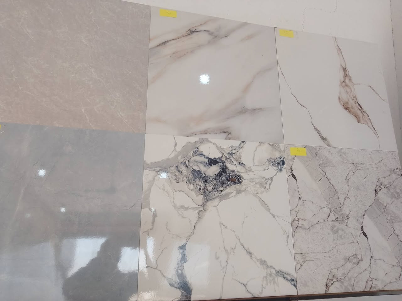 تجدون كل ماهوه جديد في 
  
        معرض الهادي للسيراميك 

بورسلين 60*60شركت صدره 14ملم 
بورسلين 60*60شركت جولان14ملم 
بورسلين 60*60شركت نفيس 14نلم  

 ***********
***********وتساب 

عنوان المعرض خان ضاري
قرب سجن ابو غريب
