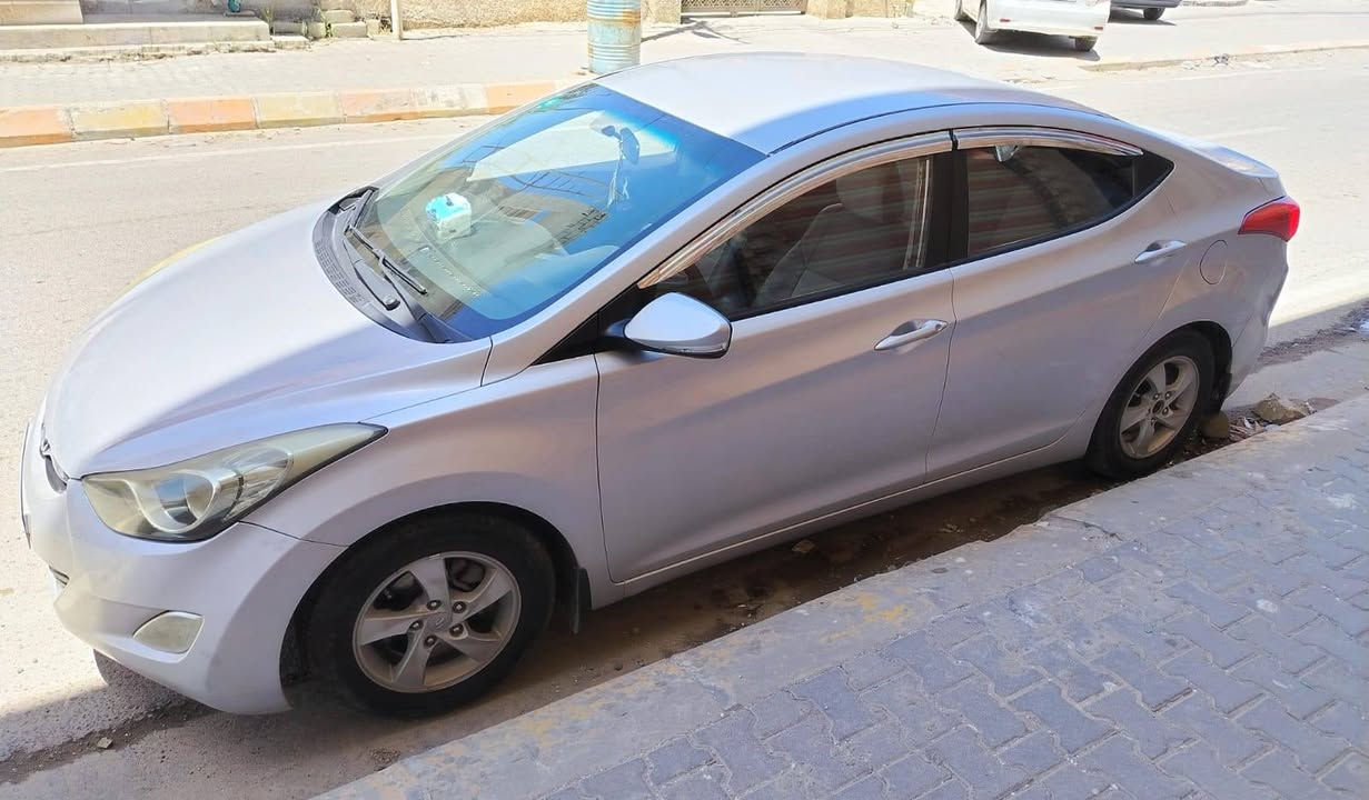 السلام عليكم اڤانتي سلفر للبيع 
موديل 2012
محرك 16  GDI
السيارة كلين مابيها ولا قطعه 
كير محرك تبريد كله شرط
مكان سيارة تكريت حي الجمعية
الاستفسار الاتصال
***********
