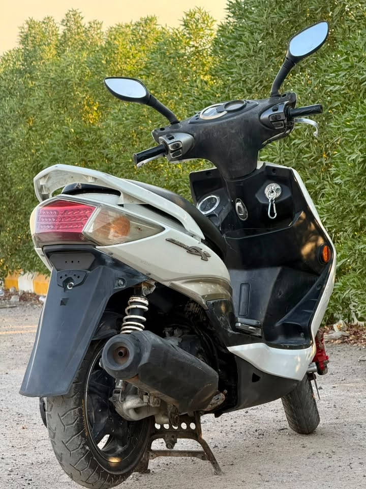 سكنس فحل نوزل خطين ام الطلاعات سكليتر الدراجه ختم واحد كلها شلعه معدال تخبل كهربيات كله شغاله مكينه خرسه متنسمع يعني مكفواله وين متحب روح افحص او جيب فيتر وياك مكان بغداد البياع اوبلعافيه ع ياخذها 
السعر ٨٥٠. اوراق منفيس بيها
***********
