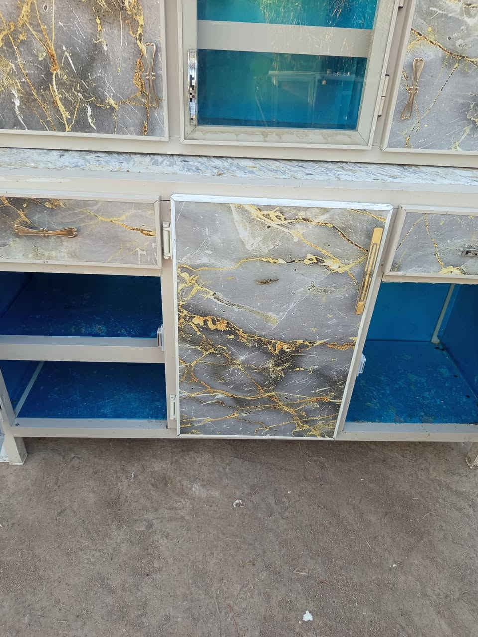 كاونتر 3 متر فصال 
سعر 165
توجد خدمة توصل بكرو
الشراي يراسل الصفحة أو يتصل *********** أو وتساب
