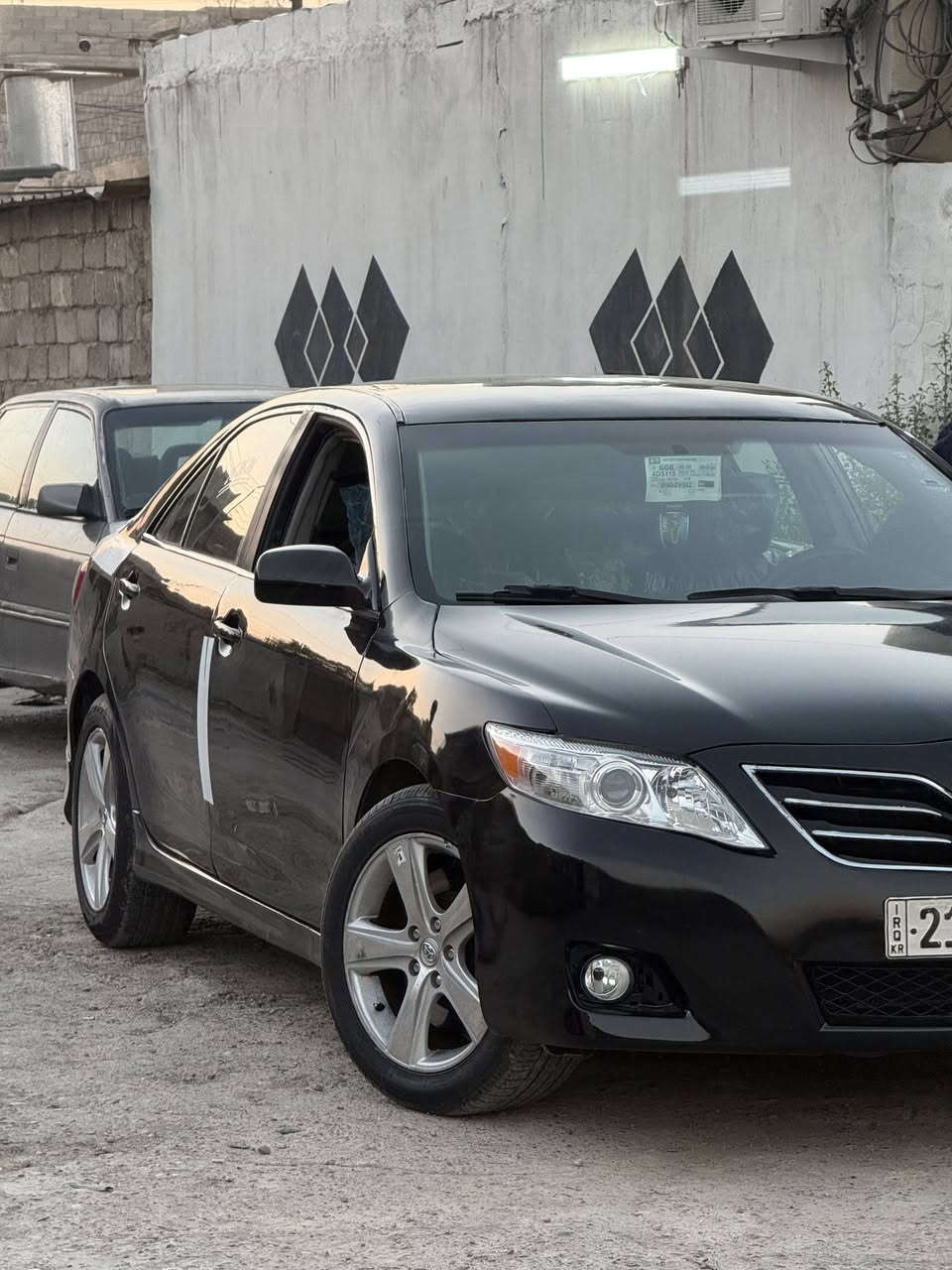 السلام عليكم كامري السعر 65وبيها مجال  للبيع رقم جديد سنويه لل 2028 شرط التحويل محرك شرط طخم تاير جديد سياره جاهزه للخير فقط الكير بي خلل ما ينمر ع البك ومحشر ع النمره 4 شغاله وتمشي مصبوغه عام مكاني  موصل  السياره ‏‪***********‬‏//‏‪***********
