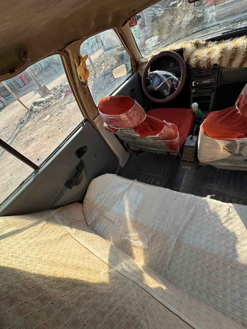 سياره بس للجناي والي يريد يشتغل ع باب الله / سلام عليكم من رخصة الكروب سياره سايبه للبيع مديل 2010 سنويه موجوده كير ومكينه خير من الله جدد تجي شوف بيعنك الحداديه اليوم بدلتها سياره جاهزه من كلشي سعر 12 وبيها مجال حك الجيه مكان البصره ابو الخصيب ***********
