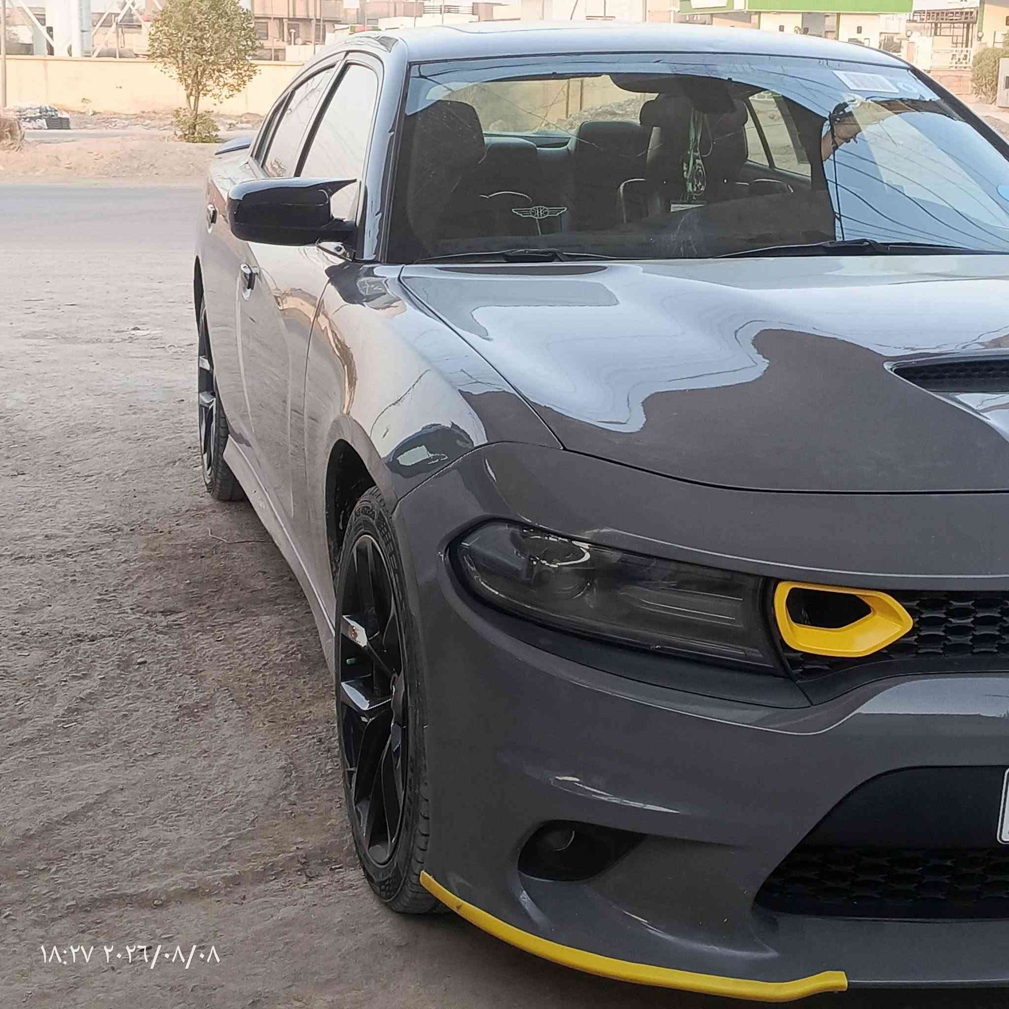 السلام عليكم جارجر موديل 2019 وارد امريكي حادثها 3قطع  لو اسمنتي أصل رقم بغداد بسمي مواصفات SXT محدثه GT كامل السياره فتحه داخل جلد كشنات حضن كهرباء+ تدفئه 4 كشنات ستيرن تدفئه شاشه وسط خزن ميموري كير محرك تبريد حداديه تخم تاير سياره جاهزه مكاني بابل الهاشميه السعر 190 او بيها مجال رقم التلفون ***********
