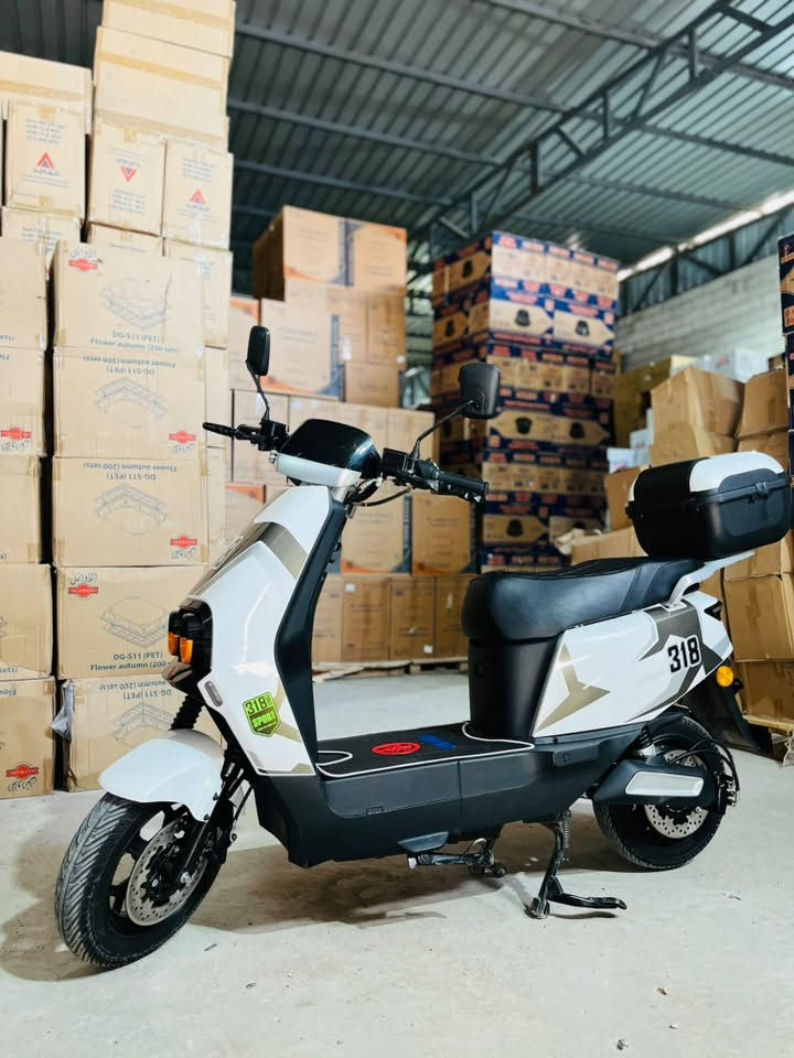ماطور شحن 318موديل 26  يعني المطور بعدو جديد جلخ مابي جلخ  رقمي وبي واتساب***********
السعر650وبي مجال بصمتين+سويجين السرعه99
فول موصفات زينول عالي ناصي بي نشرات بعدهم ما مشدود اربع نمر وبيR
بي كروز مثبت سرعه
اشاير هورن كلو شغال بي ك شاحنه اصليه
