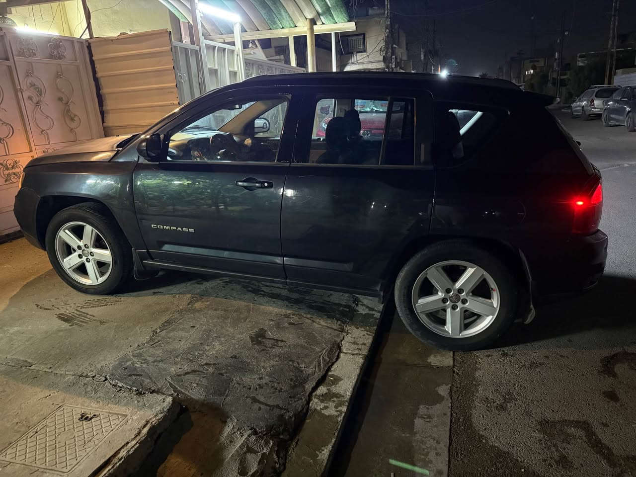 جيب كومباس ٢٠١٤مكينا ٢٤٠٠ دوش فتحا تحكمات ستيرن حادث جاملغ وبنيد بدون دواخل وسونار ويا الصور مراوس مراوس بحدث ونطي فرق مكان السياره بغداد الغزالية *********** بغداد, العراق
