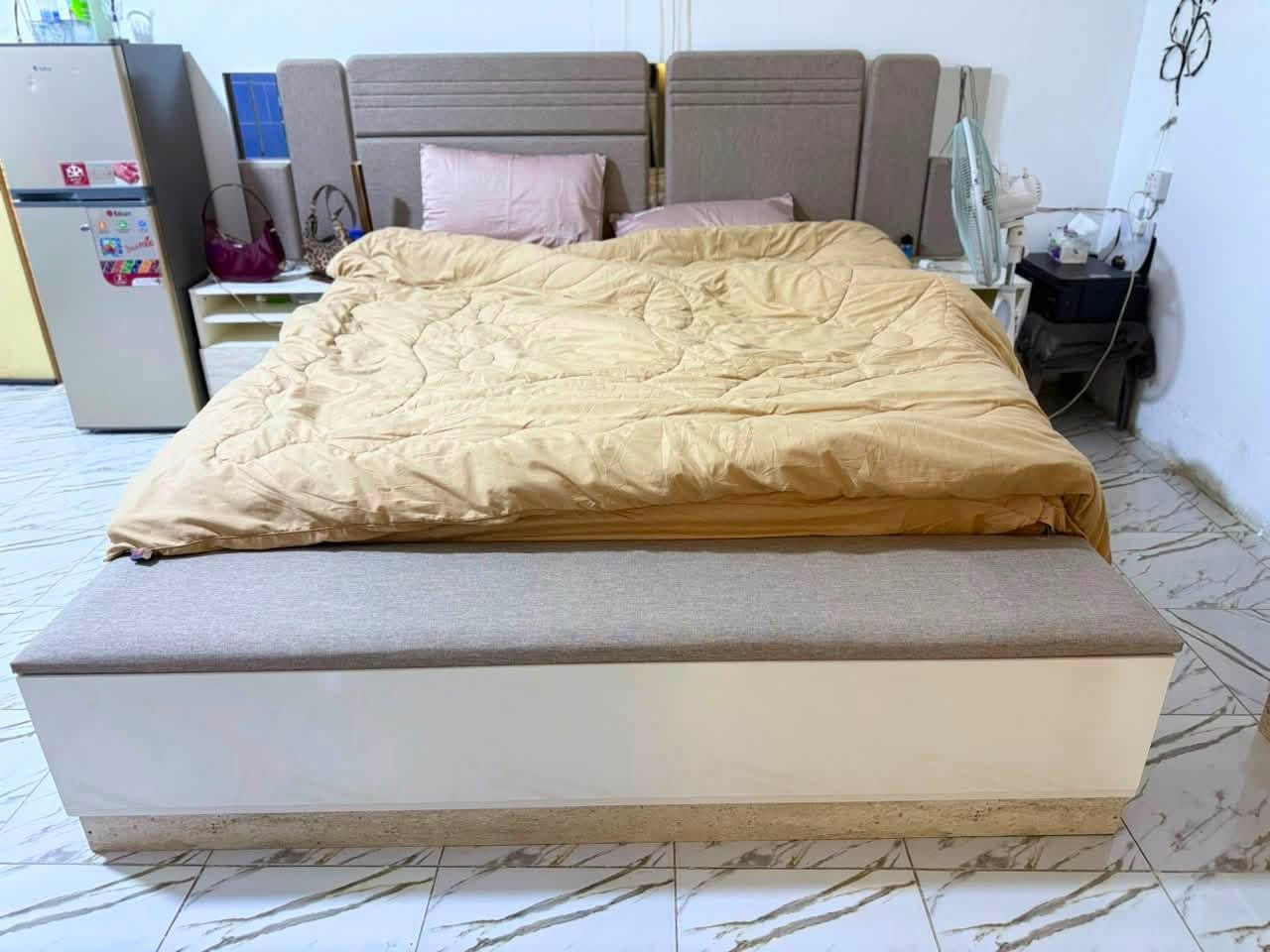 سلام عليكم عيني خرفه نوم البيع  مستعمله صار شهرين خرفه حلو حله من الصور  السعر 850 بيه مجال مكان بابل حله  الرقم ***********
