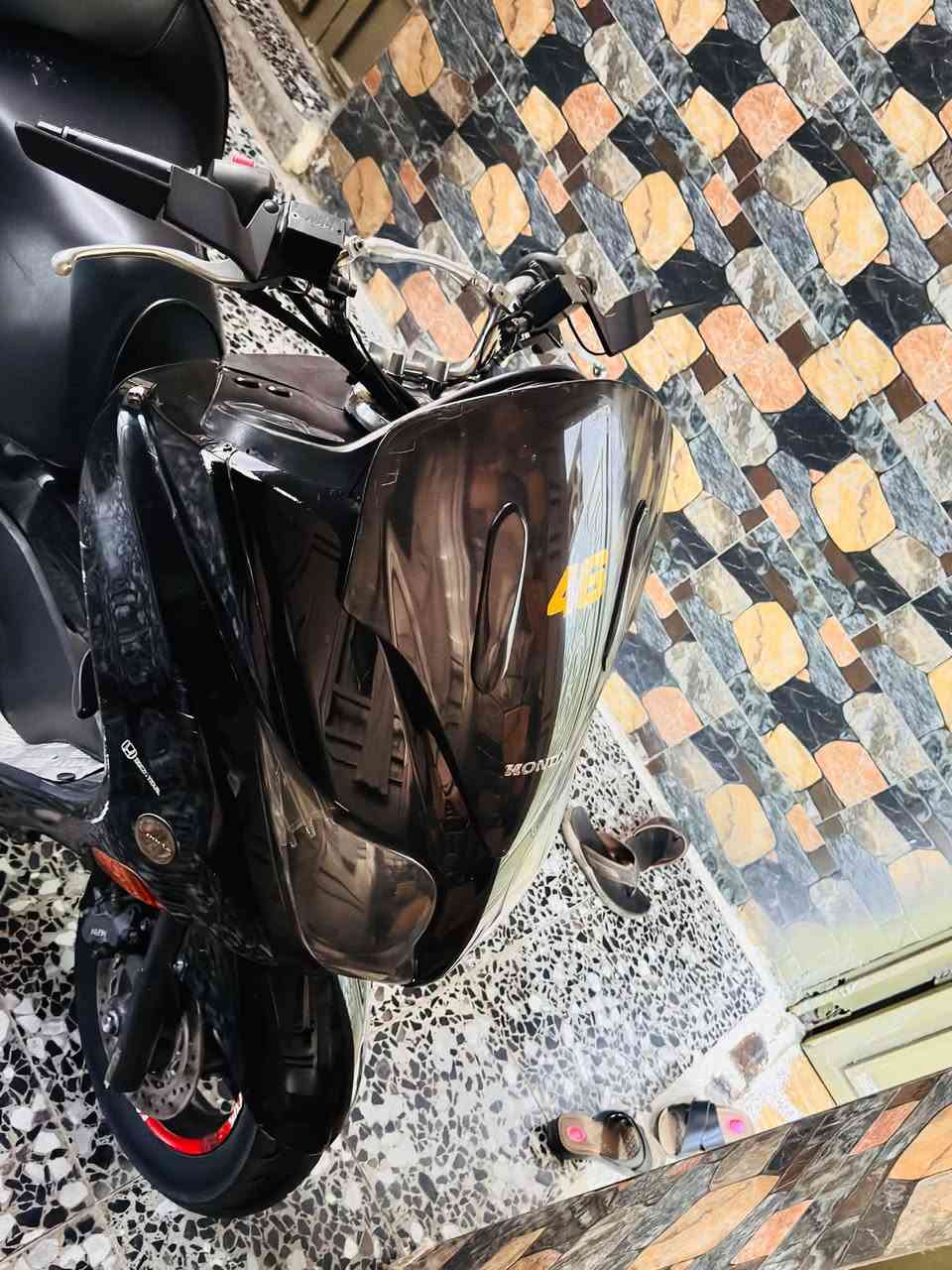 سلام عليكم 
دواجه فورزه صفر عشره MF ماشيه 43الف
الدراجه حلوه ما عوزه شي عده القايش و موجود عندي جديد مابدله الدراجه ما تصرف ربع عليها  الدراجه عليه بولش جديد ومنضومه زنون وسماعات وام بي ثري شخاطه تاير امامي جديد دسك وفج خلفي جديد بلك جديد بانزين كله محسن ودهن امزويل السعر مليون ٦٠٠ وبيها مجال قليل 

*********** رقم التلفون اقره المنشور كامل و راسلني وتدلل
