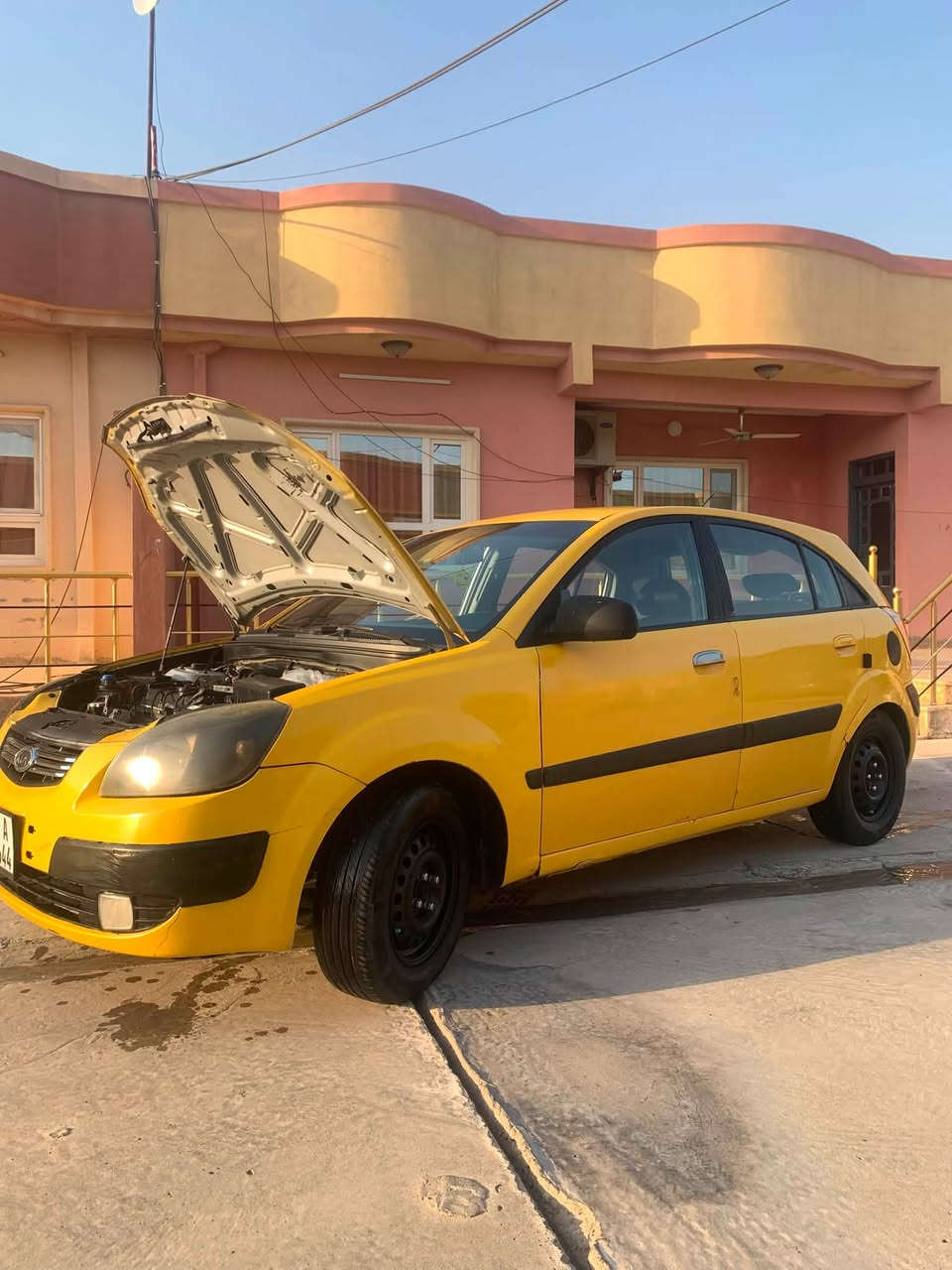 كيا ريو ٢٠٠٦
كير عادي 
تبريد ثلج
طخم تاية
دواخلها حلوة 
بدون ضرر 
بيها  معجون ماعدا السقف والتكم 
رقمها انبار
مكانها بالموصل تحويل وين ماتريد 
السعر ٦٢ بي مجال 
***********
