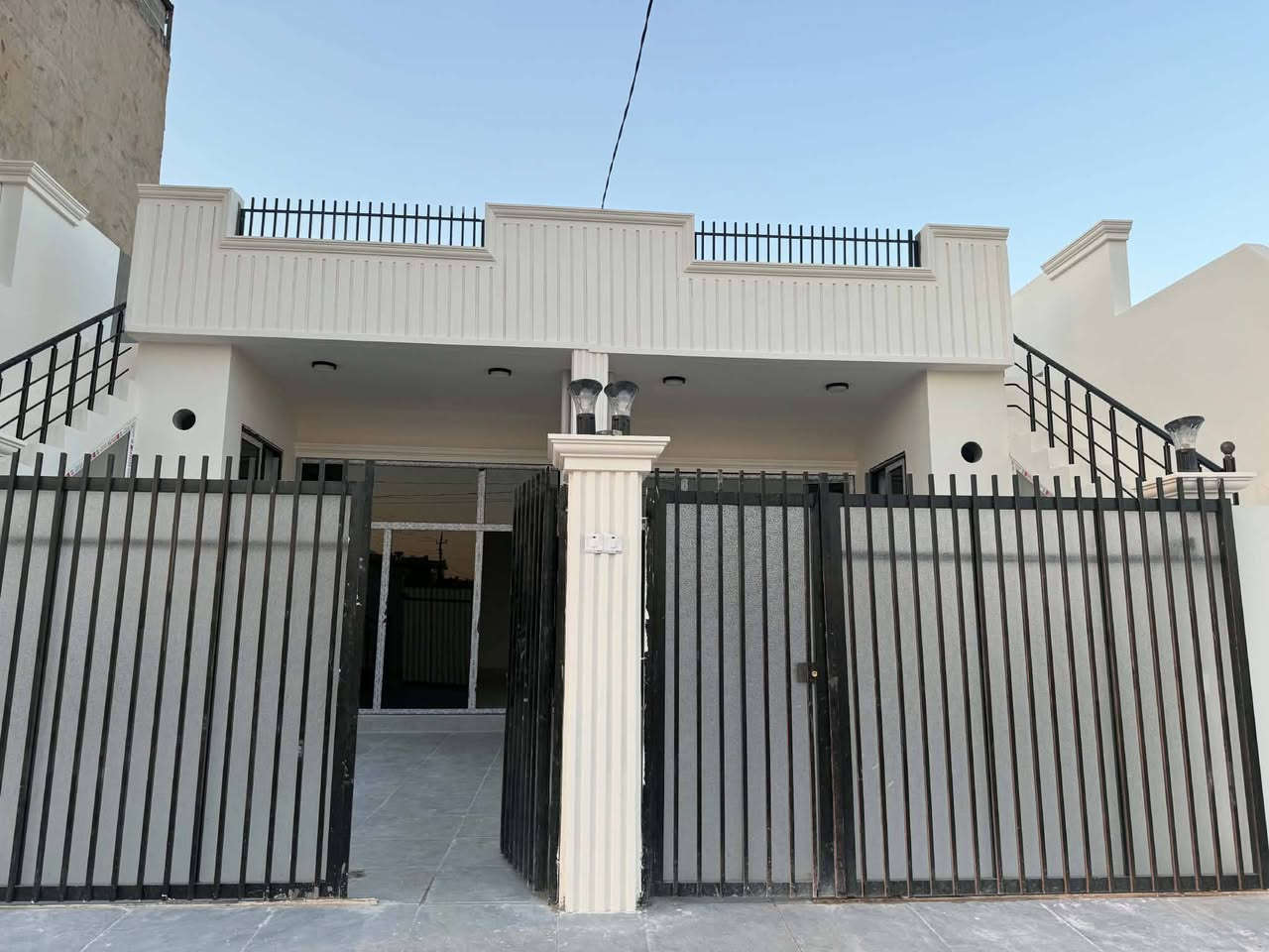 سه رتا به ناوى خوداى گه وره و ميهربان
سلاو كريارانى به ريز ئه م 2خانومان لايه بوفروشتن رووبه رى هه ردانه ى 120م به 120م فول كاشيه سفره مالى تينچوه كامل خه ده مات به كواليتيكى زورجوان و سه رده ميانه دروست كراوه 

پيكهاتو ه له دووژورنوستن/هول و ميوان تيكه لاو /متبغ حار/,مشته ملأت/ناونيشان كركوك بنجاعلى نزيك علادين موختار ناوبازاركه هه روهانزيك مصته و سفه كه و مدرسه خه لات ى سه رتايى بوزانينى زياترپه يوندى كن به م ژمارانه ى لأى خواره وه 

***********

***********توى به ريز هه رمولكيكت هه يه ناونيشان و ينه مان بوبنيره بوپيچه كه مان ياخود سه ردانى نوسينگه كه مان بكن 

نوسينگه ى شالاو زه نگه نه 

***********

***********
