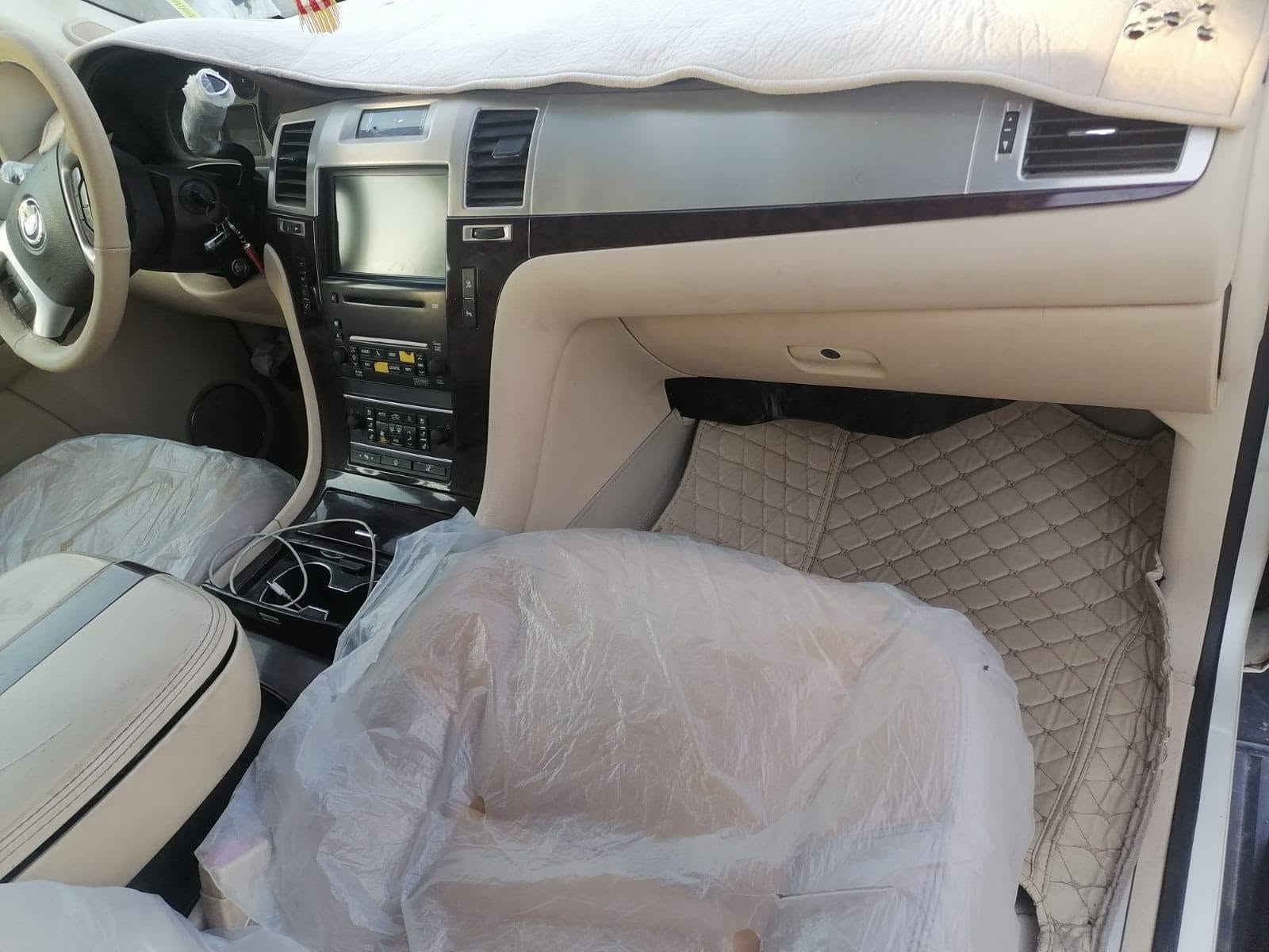 كاديلاك • موديل ٢٠١١ • ما بيها صبغ