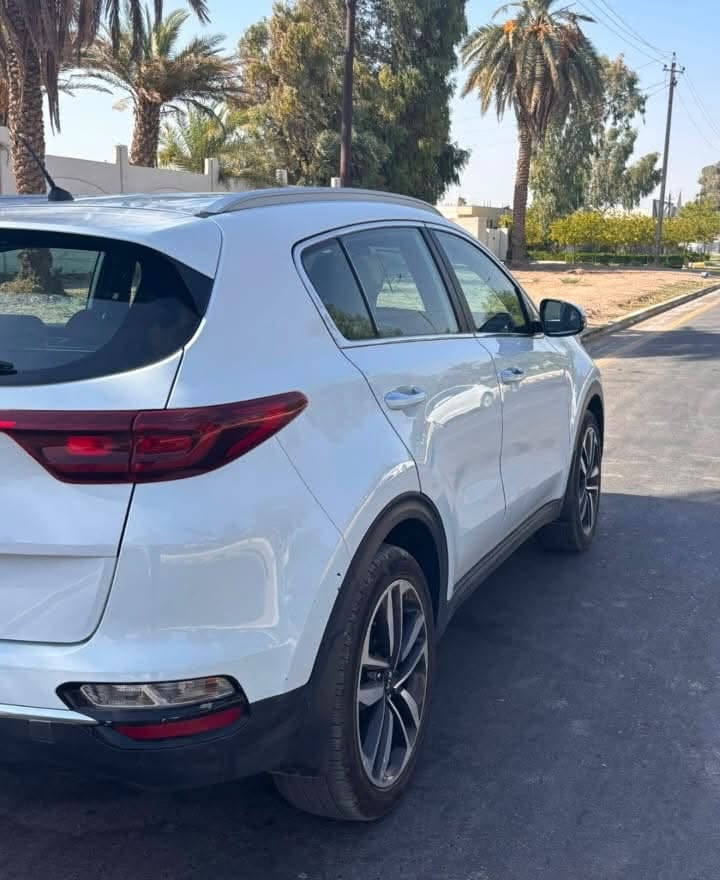 السلام عليكم
سبورتج 2019 شكل ال20 خليجي رقم بغداد بأسمي مكفولة من الصبغ والتبديل بيها طخة بسيطة بالباب خلف السائق مواصفاتها بيسك نص مواصفات داخل حمصي ماشية 65 الف حقيقي كير ومحرك كفالة على وضع الشركة محرك 2000 دوش السعر 175 وبيها مجال بسيط مكانها بغداد الكرخ مجمع معارض ناحية الرشيد للاتصال ***********

