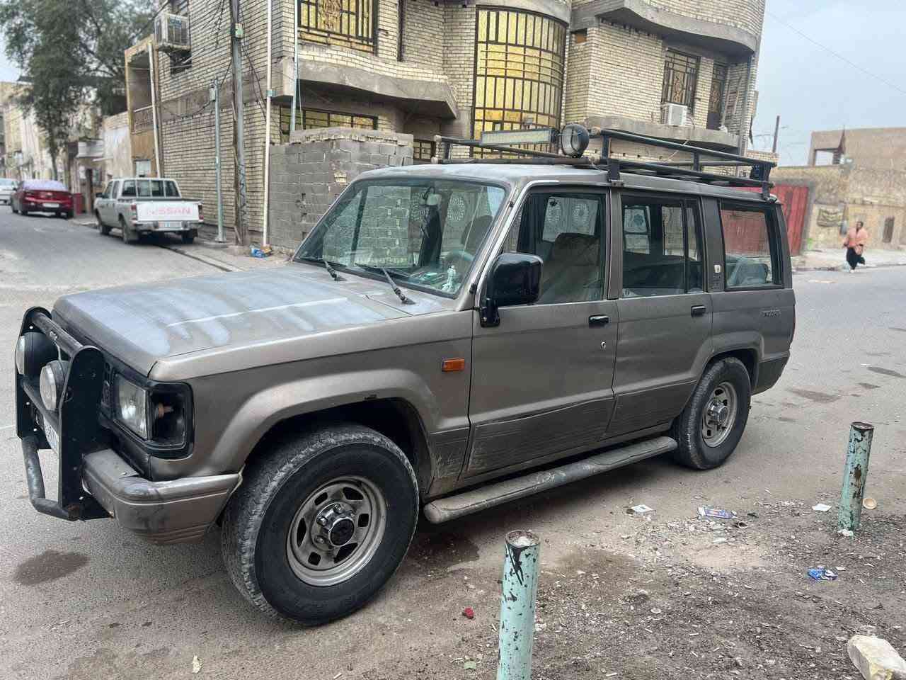 سلام عليكم
سيارة ازوزة موديل 1995
سيارة نضيفة عوزها تايرات
كير ومحرك مكفول
مكاني بغداد ***********
