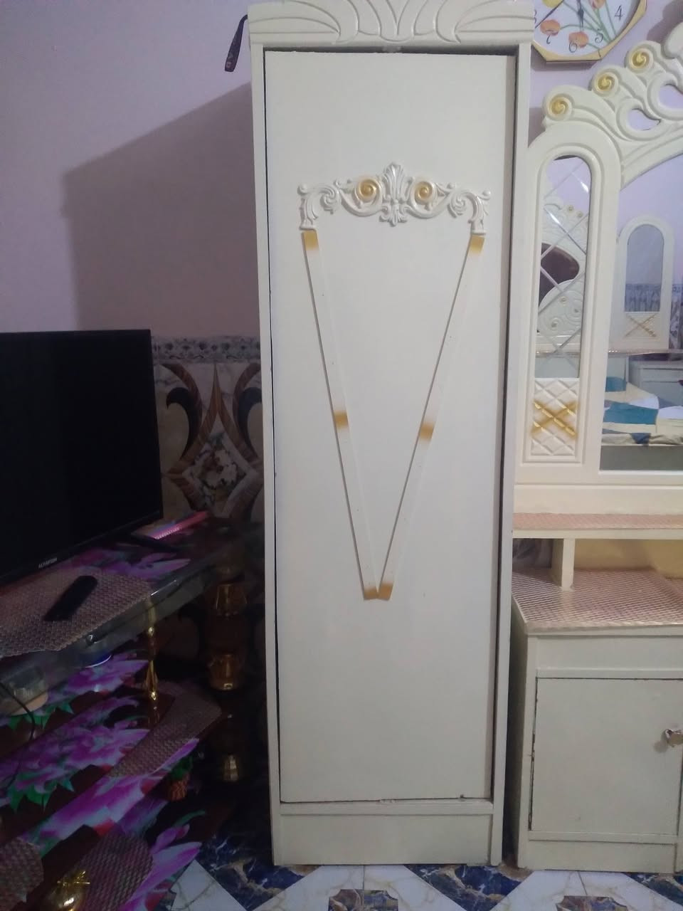 سلام عليكم للبيع غرفة السعر 500 وبيه مجال رقم ***********
