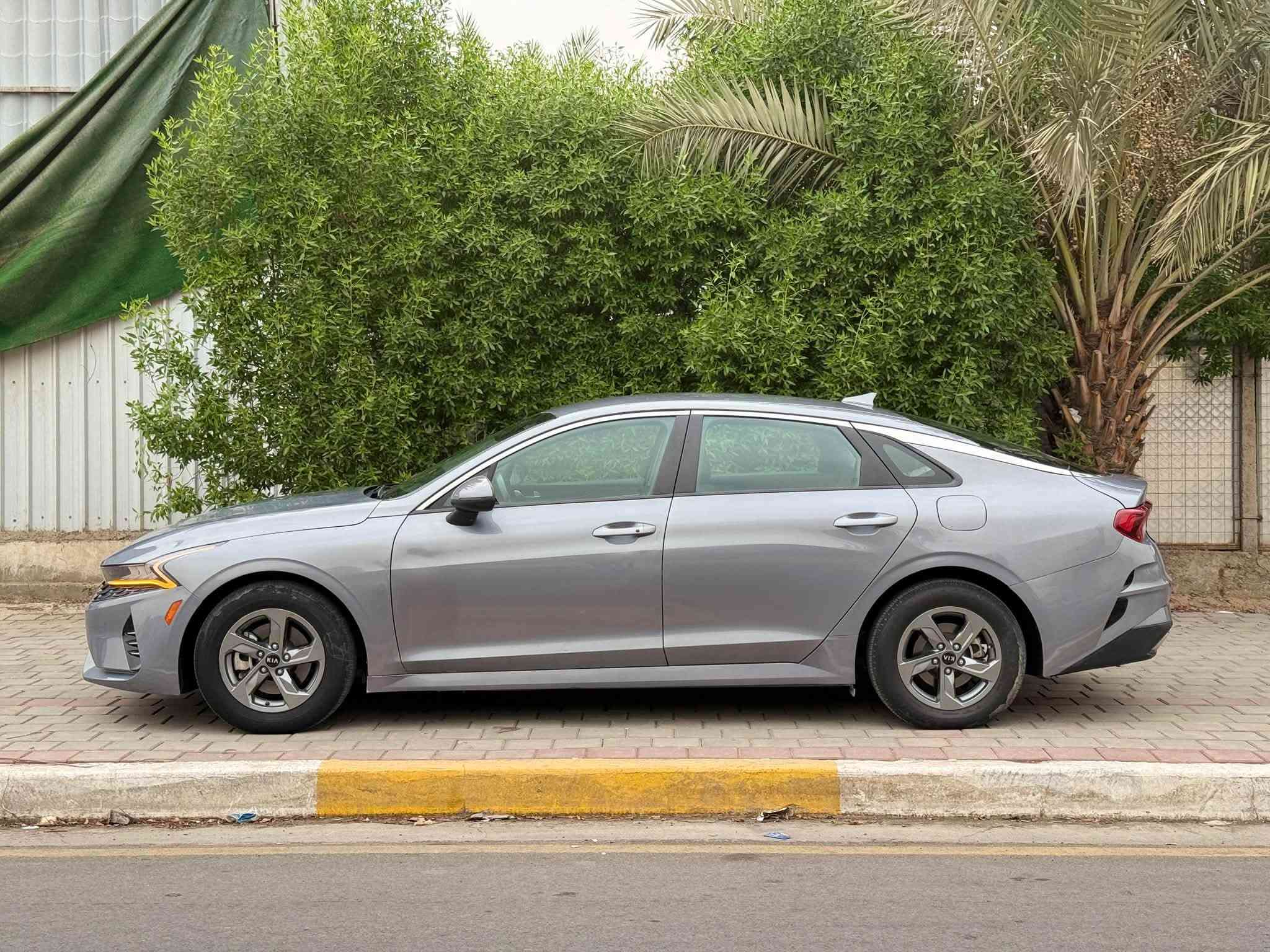 اسلام عليكم
كيا K5 موديل 2021 فئة LXS
وارد امريكي محرك 4 سلندر 1600Turbo مامفتوح
كير اوتوماتيك وعادي 5 أنظمة قيادة
صور الحادث مرفقه بل منشور + بلعراق صار بيها صبغ باب خلفي صبغ فقط بدون ايرباك 
رقم بغداد دولي رقم وهزة وسنويه جديدة بأسمي شرط التحويل كير محرك مكفول تبريد ثلج تخم تاير جديد صدر امامي خلفي بحاله ممتازه 

المواصفات:
بصمه تشغيل عن بعد هندبريك بصمة اوتو هولد
رادار امامي رادار جانبي
نظام الفرمله التلقائيه
نظام التنبيه خروج عن المسار نقط عمياء مثبت سرعه
مانع انزلاق حساس اطارات
لايت زينون 4 عدسات
ليد امامي خلفي
شاشة كبيرة كاميرا دوارة حساسات باقي الموصفات معروفه 
الرقم للأستفسار : ‭***********‬
السعر : 125 وبيها مجال 
العنوان : بغداد
