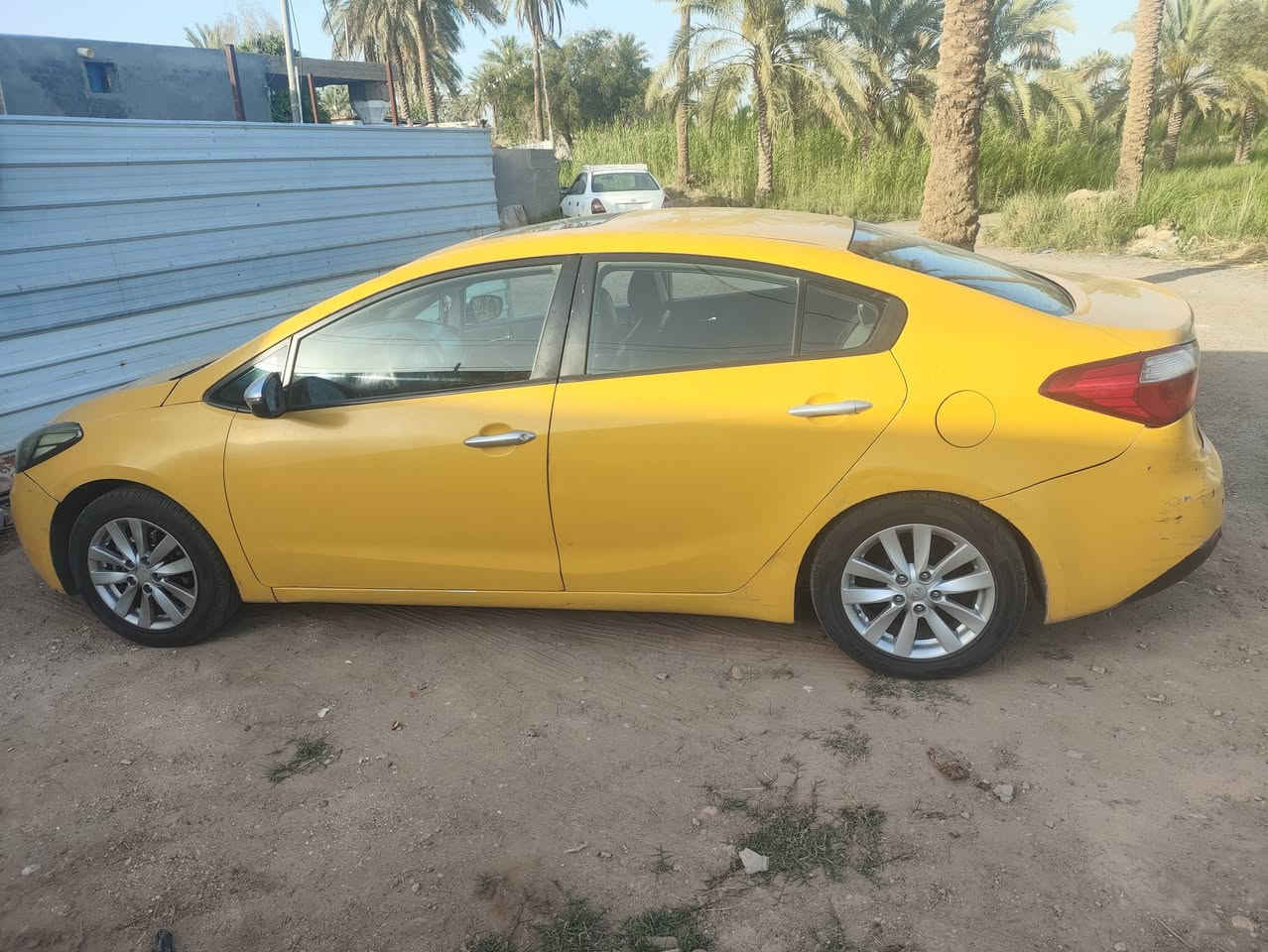 سلام عليكم كيا سيراتو موديل 14 رقم بغداد بسمي خليجيه مكينه وكير وتبريد ثلج حداديه كله مكفول مصفره هيئه وغرامات بيهه جاملغ خلفي مبدل وبيه باردات بلباب الخلفي بس المكان كربلاء طويريج الرقم *********** السعر 83وبيهه مجال

