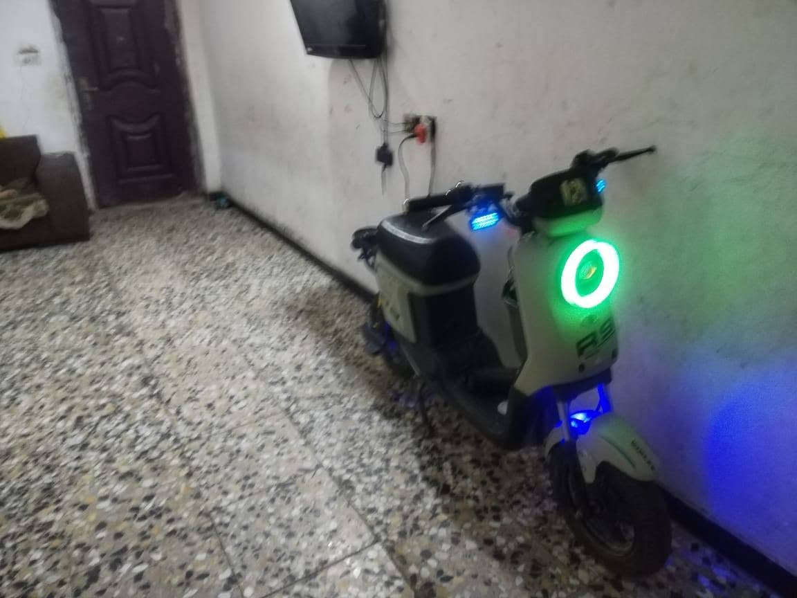 السلام عليكم دراجه R9 2026 بطاريات جديده ٥ بطاريات ونلي ٣٢ بك خلفي ٤ نمر سرعتها ١٢٠ السعر ٣٥٠ ألف قفل الرقم ***********
