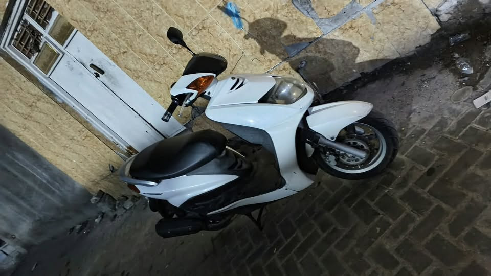 السلام عليكم سكنس ياباني ١١٠ نثيه مكفوله كامله بلاديه مكينه ممفتوحه كُلها كامله مبيها اي نقص السعر ٦٥٠ وبيها مجال للاستفسار تواصل واتس ***********
