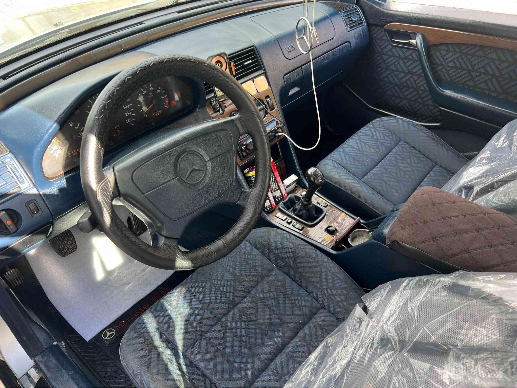 ماسليس بيبي شه به ح 
مؤديل ١٩٩٤ 
فوف ماسه فات جوار جام كاره بايي سلايت ABS 
ته بريد سادو گه رم هه مووي به شه رت 
به س گير عادي هيج ليداني نيه هيج سبغي نيه هه موو شتيكي به شه رته كاره بايت هه موو شتيكي ئيش ده كات 
٣ وه ره قه ش غرامه ي له سه ره ياني ٤٧ وه ره قه
ره قه م مؤبايل (***********) أربيل, العراق
