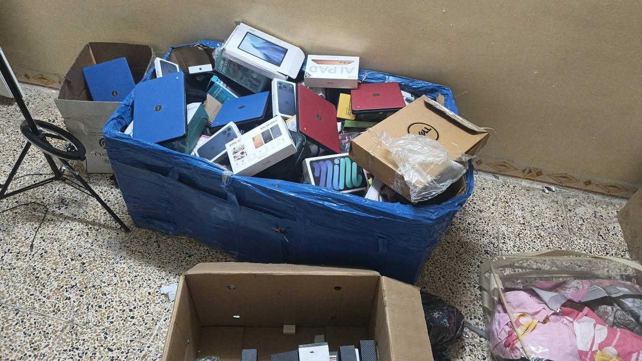 شلع مرتبه نلفونات ١٣ ولابتوب ٦ ايباد ٤ درون ٦ قطع الاكتروني من ١٥٠ فوك من عده تلفونات كله مليون و٥٥٠
تواصل ***********
شلع مرتبه نلفونات ١٣ ولابتوب ٦ ايباد ٤ درون ٦ قطع الاكتروني من ١٥٠ فوك من عده تلفونات كله مليون و٥٥٠
