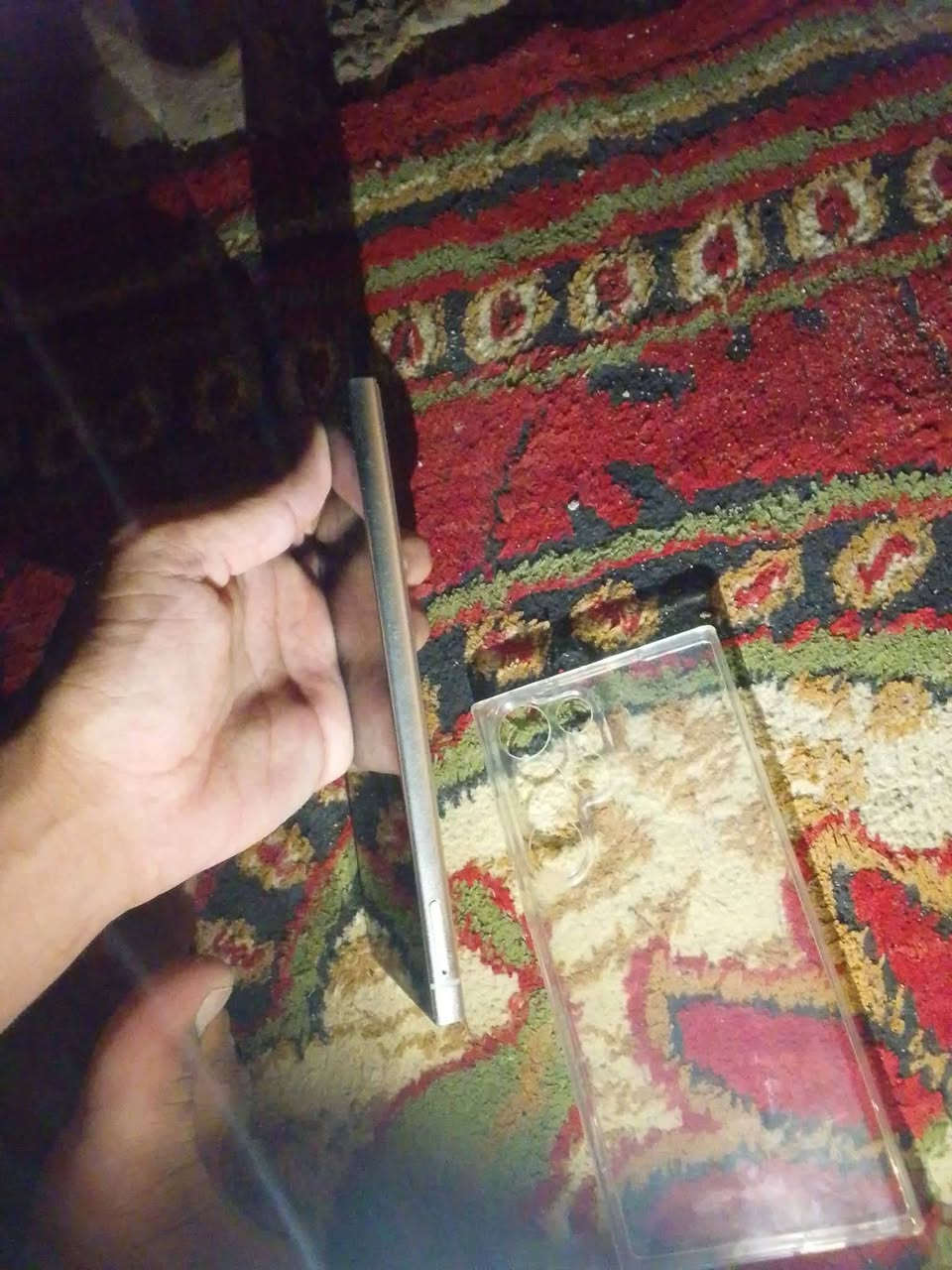 سلام عليكم 
جهاز S25Ultra للبيع ذاكره 256 مكفول من كلشي وياه كارتونه سعره 90 وبي مجال الشراي يتصل ***********
