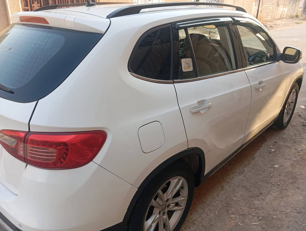 السلام عليكم بريليانس V5 2014 للبيع بإسمي رقم بغداد شرط التحويل
گير ومحرك وحدادية خير وبركة. نظام بصمة وحساسات وبيها كاميرا وشاشة. كهربائيات وتدفئة وتبريد كلها شغالة. ادامة جديدة لغرفة الاحتراق بقشور الجوز تنظيف نوزلات وتخم بلكات وفيتبم وچويتر وهيدروليك وفلتر للگير كله جديد ودهن محرك كل ٣٠٠٠ كيلو ابدله. وماء راديتر كله زيتي. تصفير فلنجات وتخم دسكات وكالة جديد
وامانة استخدام شخصي على گد دوامي 
مكفولة من الصبغ والحادث والتبديل ( فقط الدعاميات صبغ) 
والبيبان الخلفية بيها بارد فقط بسبب طخات زغيرة
مكاني بغداد الراشدية جديدة الشط
السعــــر 78$ وبيها مجال
للإستفسار هـ *********** +واتساب
