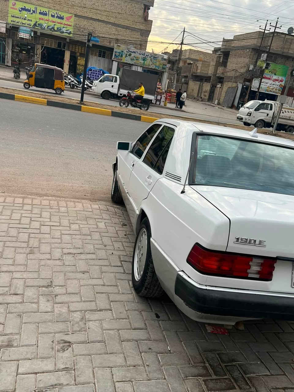 مرسيدس 190 سياره. خير من الله نضيفه محرك وكير يخبلن تبريد نقص بس غاز سياره تعمير جديد مابيه كل نقص محرك وكير بلاد  سعر 45 وبيه مجال(***********)
