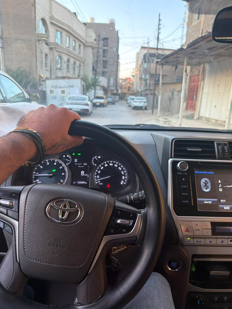 سلام عليكم
برادوه 2018ساز
VXفول 
سياره جديد بمعنى الكلمه 
ماشيه 125كليو 
كفاله من شخط شرط السونار 

***********

فقط بيع بدون مراوس مكاني كربلاء حي الحسين

نص مكتوب في الصور:
- Karbala
