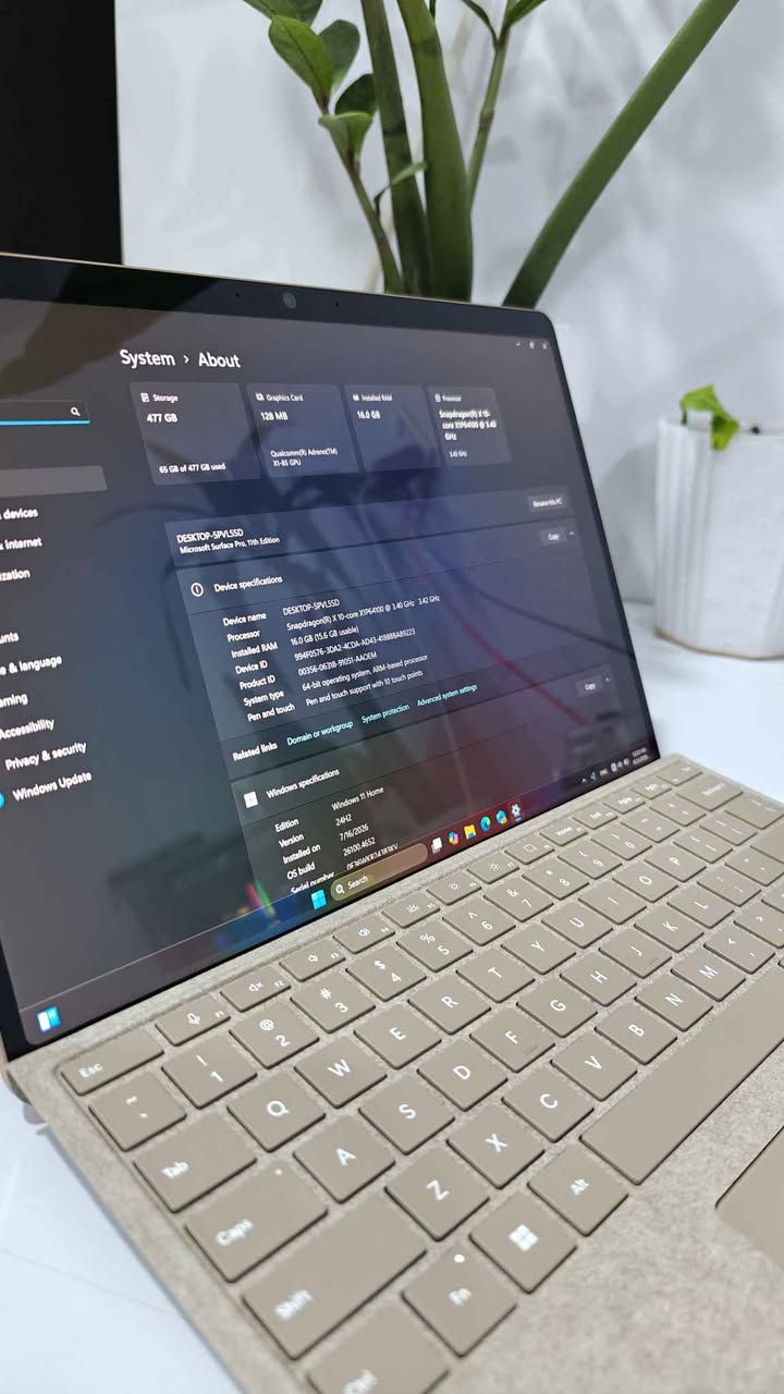 🌟 للبيع: أحدث جيل من سيرفس برو - Microsoft Surface Pro 11 (Copilot+ PC)

*اللون الذهبي المميز

* المعالج: Qualcomm Snapdragon X Plus بـ 10 أنوية، مع وحدة NPU للذكاء الاصطناعي (أداء فائق وسرعة استجابة).
* الذاكرة (RAM): سعة 16GB LPDDR5x لأداء سلس في تعدد المهام.
* التخزين: 512GB SSD (فائق السرعة وقابل للإزالة/التطوير).
* الشاشة: شاشة لمس PixelSense Flow مقاس 13 بوصة، دقة 2.8K (2880x1920)، بمعدل تحديث 120Hz لتجربة بصرية فائقة السلاسة.
* البطارية: عمر بطارية استثنائي يصل إلى 14-15 ساعة من الاستخدام المتواصل.
* الكاميرا: كاميرا أمامية بدقة 1440p (Quad HD) وكاميرا خلفية 10MP تدعم تصوير 4K.
* الاتصال: يدعم أحدث تقنيات Wi-Fi 7 ومنفذي USB-C (USB4).
* نظام التشغيل: Windows 11 Pro الأصلي.
* خاصية Face-ID 
* الحالة : نظيف جدا بدون بوكس
* البطارية 🔋: مشحون 4 مرات

السعر : 
1- الجهاز فقط 1،450،000
2- مع كيبورد اصلي 1،600،000
3- مع كيبورد و قلم اصليات 1،675،000

للتواصل والاستفسار: ***********

* ضمان اسبوعين

https://t.me/epic_store2
------------------------------
ملاحظة للمشتري: الجهاز مثالي للمهندسين، المبرمجين، والطلاب، خاصة مع سهولة فكه وتطوير قرص التخزين فيه. بغداد, العراق
