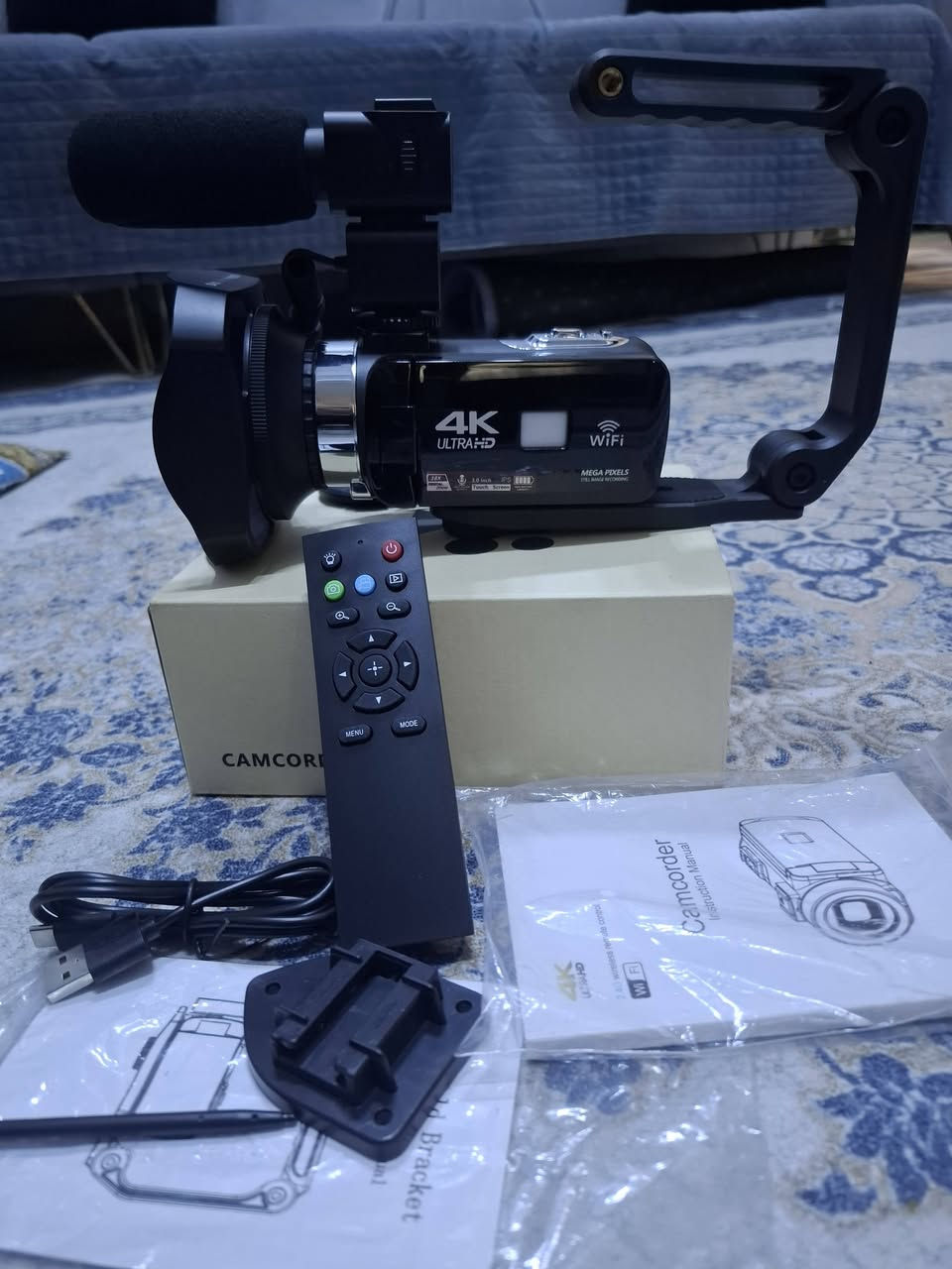 كاميرا 4K جديدة مع ستاند جديد وبيبي لايت وكافة ملحقاتها للبيع .
تصوير المناسبات والمحاضرات والفلوكات  بدقة عالية و لفترة طويلة .
السعر ٢٥٠ ألف للإتصال على الخاص أو الوتساب *********** كربلاء المقدسة .
