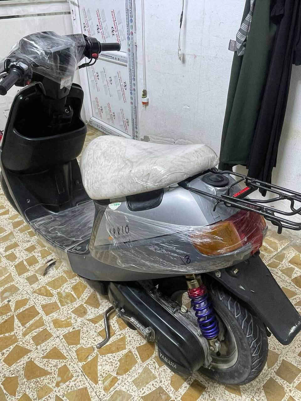 سلام عليكم ماطور بوتين للبيع لون سلفر المميز دبل سكريته ماطور نضيف وجديد المكينه مفتوحه بس الفوك مبدل كور ويرمنيه كلها شغاله اشاير هورن لايت بك لايت سلف مايشتغل درع اصلي ونضيف تايرات جدد دبلات السعر بلاااش (250) وبي مجال للطيبين للاستفسار ***********//*********** كورك بي وتساب 🌹🌹
