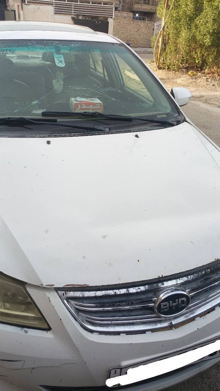 byd G3 
موديل 2011 
مكينة كير خير من الله 
كيرها و مكينتها بلادي 
بارحة بنيد طار و فلش جامة و خسفة بل بنيد 
سيارة بيها صبغ اعتقد حزام ما اعرف بيها والله 
و جاملغ امامي لو واحد لو ثنين مبدل  
السيارة بأسمنه رقم بغداد تحويل ثاني يوم
السعر 29 
مكاني بغداد الشعلة 
***********
