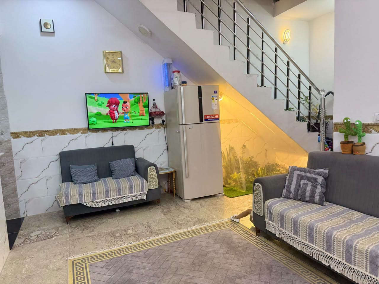 السلام عليكم 
الدار للبيع المساحه 120 متر 
طابق ونص 
غرفتين نوم
مغربه قرب السوق 
بناء حديث 
@إشارة
