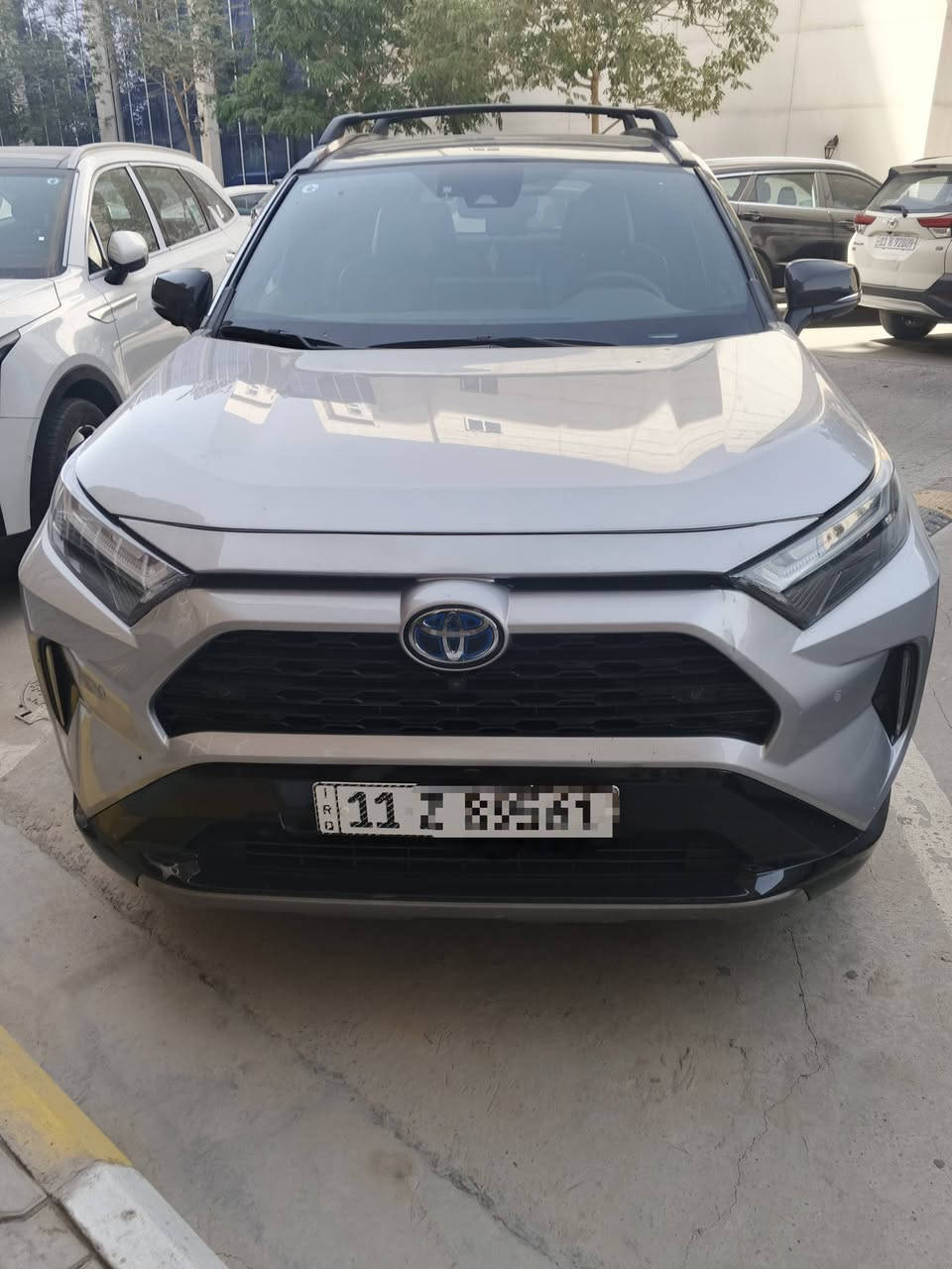 للبيع تويوتا رافور هايبرد 2023
TOYOTA RAV4 XSE Hybrid 
✅️ موديل 2023
✅ وارد أمريكي
✅ صبغ دعاميات فقط بدون ايربكات ويوجد بارد 
✅ أعلى فئة XSE  الرافور مواصفات 1/1
✅️ ماشية في امريكا 29000 ميل حاليا 46000 ميل
المواصفات
▪️السيارة تو كلر سقف اسود  بانوراما
▪️ محرك 4 سلندر سعة 2.5 لتر هايبرد 
▪️بقوة إجمالية 219 حصان.
▪️ نظام دفع رباعي إلكتروني AWD.
▪️ ناقل حركة أوتوماتيكي E-CVT.
▪️ صرفية وقود حوالي 17 كم/لتر.
▪️ جنوط رياضية قياس 18 إنج لون أسود.
▪️ إضاءة LED أمامية وخلفية كاملة.
▪️ مصابيح نهارية LED.
▪️ مقاعد جلد SofTex رياضية بخياطة زرقاء مميزة.
▪️ مقاعد أمامية مدفأة.
▪️ مقعد السائق كهربائي 
▪️خاصية الميمري لحفظ الوضعية.
▪️ دخول ذكي لجميع الأبواب.
▪️ شاشة وسطية  لمس.
▪️ دعم Apple CarPlay وAndroid Auto.
▪️ شاحن لاسلكي للهاتف.
▪️ عدادات رقمية حديثة.
▪️ كاميرا خلفية عالية الدقة.
▪️ باب خلفي كهربائي.
▪️ مثبت سرعة راداري ذكي.
▪️ نظام المحافظة على المسار.
▪️ نظام التحذير من التصادم الأمامي مع الكبح التلقائي.
▪️ مراقبة النقطة العمياء.
▪️ تنبيه حركة المرور الخلفية.
▪️ حساسات أمامية وخلفية للمساعدة على الاصطفاف.
▪️ وسائد هوائية متعددة وأنظمة أمان متطورة.

السيارة مكانها الدورة شارع ستين 
السعر 258

للتواصل *********** يوجد وات ساب @
