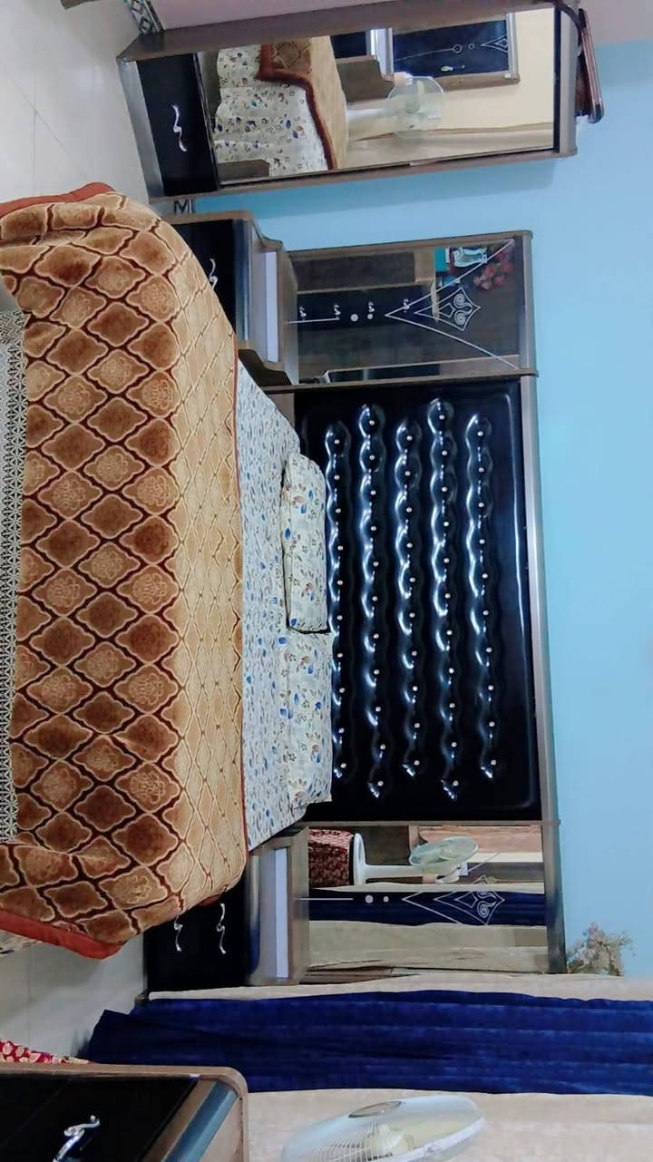 غرفه نوم تركيه درجه اوله للبيع مكان نجف قرية الغدير ستعمال قليل السعر ٥٥٠ الف للستفسار اكثر على الرقم ***********
