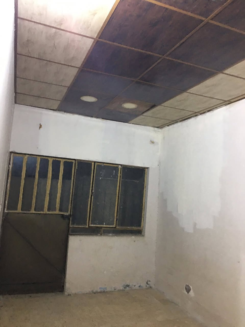 #العنوان كركوك - شارع عبدالرحمن اب فرع اسواق انور
#المساحة  200’’ متر

محتويات: 2 غرفه  -ربعه(استقبال)  -هول  - مطبخ - صحيات
للاستفسار ***********1
