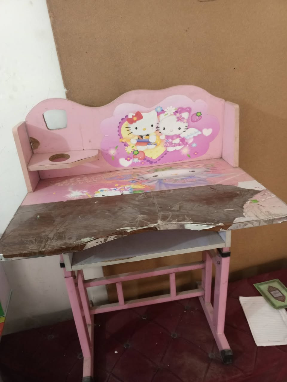 سلام عليكم غراض للبيع كلمن وسعرة للإسفسار واتساب ***********
