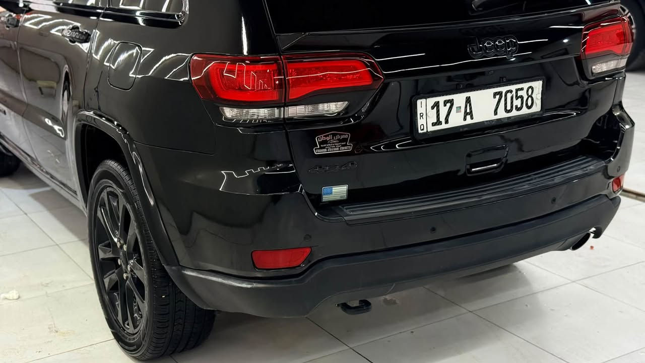 #السلام_عليكم  

🩸جيب جراند شيروكي
الموديل2020
 المحرك: 3.6L V6
رقم مثنى مميز رباعي باسمي 
الضرر: جاملغ وبنيد وباب خلفي 
 
المواصفات:ــــ
* صَفي المقاعد الأمامية كهربائية
* ويل قياس 20 انج
تايرات جديدة 
* شاشة كبيرة مع نظام ملاحة GPS
* نظام فور ويل اتوماتيك 
* مصابيح الخلفيه LED
* كشنات جلد
* بصمه بيبان وتشغيل
* صندوق  كهربائي 
* كاميرا خلفية دواره 
* مرايا متحسسه للضوء العالي 
* نظام بريك اوتوماتيك Auto Brake System 
‏* Auto Start System *
* حساس  خلفي
* تحكم ستيرن جهتين
* نظام ايكو نظام سبورت عند القياده  
* توقف ذاتي للمحرك
السعر بلاش 171 ورقه وبيه مجال 
صور الحادث موجوده بلمنشور 
صبغ ٤  قطع 
مكان السيارة الديوانيه 
للاستفسار الاتصال على الارقام
***********📱اتصال 
***********واتساب
