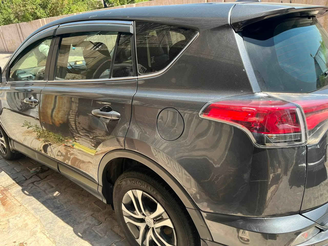 راف فور موديل ١٩١٨ أمريكي بيه حادث من الخلف  الباب الخلفية والجاملغ الأيمن حوض السبير مآبي شي مواصل يمه الضربه السياره جاهزه تخم تاير تبريد  مكينه كير كله جاهزه سعره ١٤٥ ورقه بيه مجال لشراي *********** رقم التواصل
