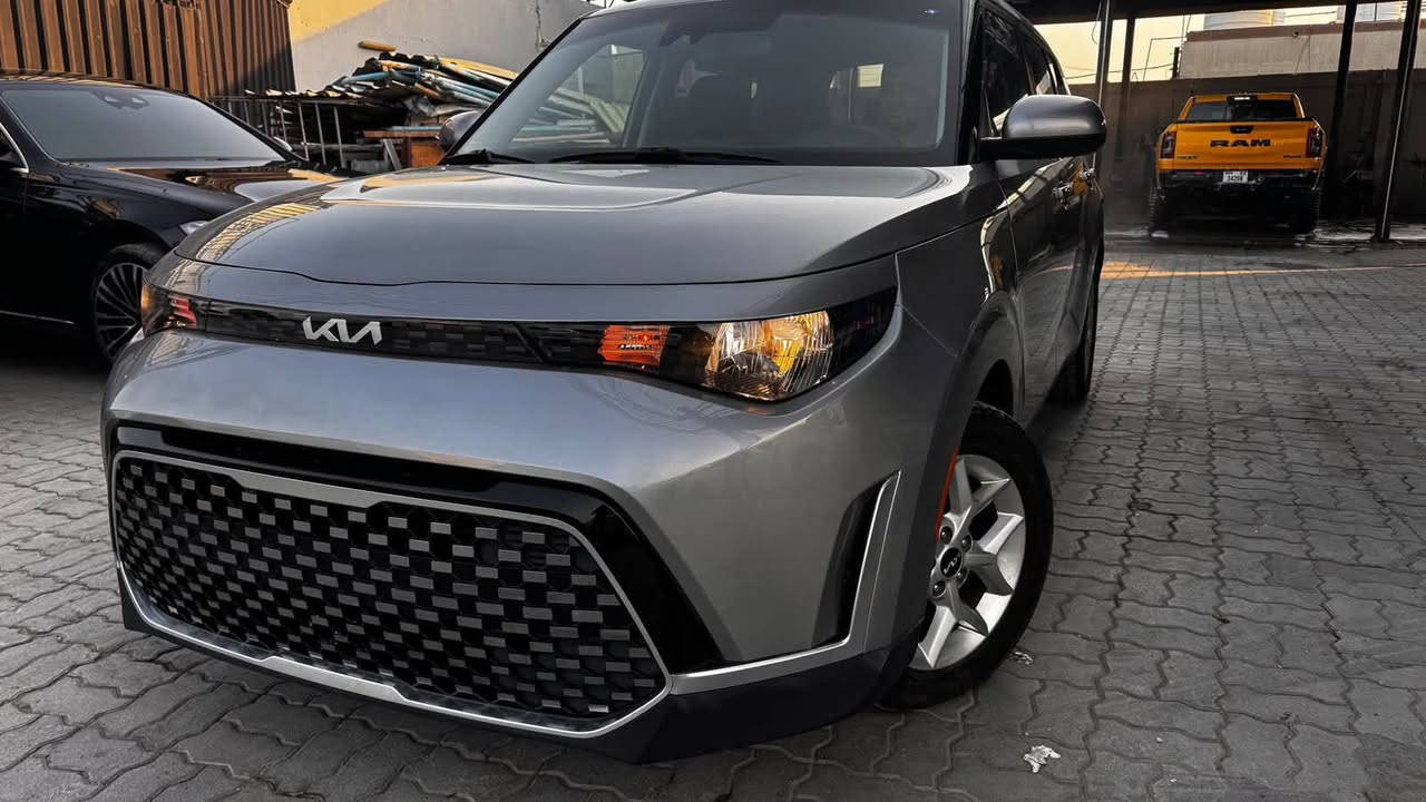 الجديد والنضيف 2024 صول LX نص فول
السلام عليكم للبيع صول 2024 وارد امريكي حادث جاملغ تبديل 

موضح بصوره سياره لا شواصي ولا لغد كلش جديده ولا بجم

سبوع وتدخل بغداد بسم لمشتري 

سعر 125 وبيه مجال واصل بغداد مع الكمرك لباب بيتك

الاتصال *********** حسين 

عنوان بغداد الزعفرانيه
