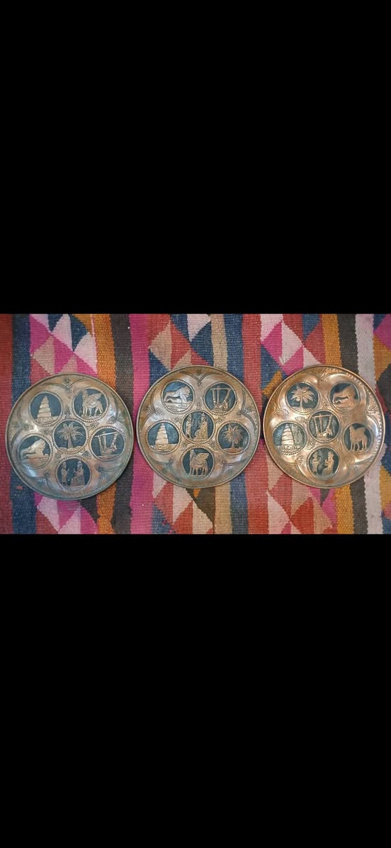 سلام عليكم البيع السعر خاص العنوان المحل بغداد المدينه شارع الفلاح حي الاكراد قطاع ١٣مقابيل الطاقه الكهرباء هاتفي ***********
