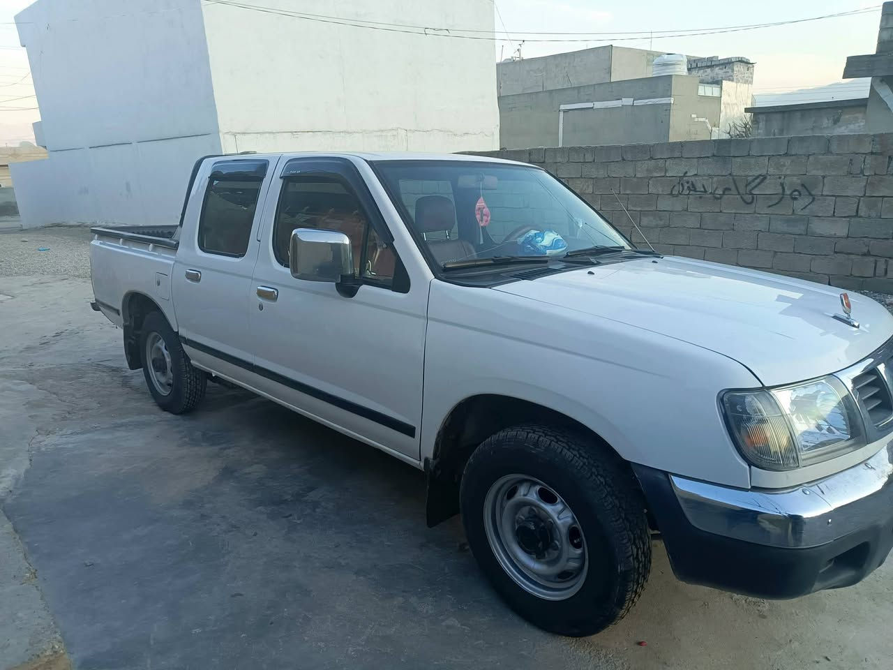 سەرەتابەنای خوا
نیسان پیکاب دەبڵ قەمەرە
مۆدیل 2002
بەخ
ئارم  دهۆک پاکانەشی بۆکراوە
ئارموئەولیات بەشەرت
دەبڵ گیج
جام کارەبا
ئاوینەکارەبا
تەبریت وەک سەلاجەی
دوپارجەی بۆیاخە
دەحمولیدراوبەشەرت
گیرومەکینەی بەشەرت
توندوتۆڵی بەشەرت
سەیارەی ماڵیە 
محامەلەمەکە تا ترای پی ئەکەی
دەجیەفەحس
جوارویلوتایەی لۆکی لەژیرە
سەیارەکە زۆرلەرسمەکان جوانترە
ماڵی دۆستە
سحری 76محامەلە
بۆپەیوەندی 
***********
