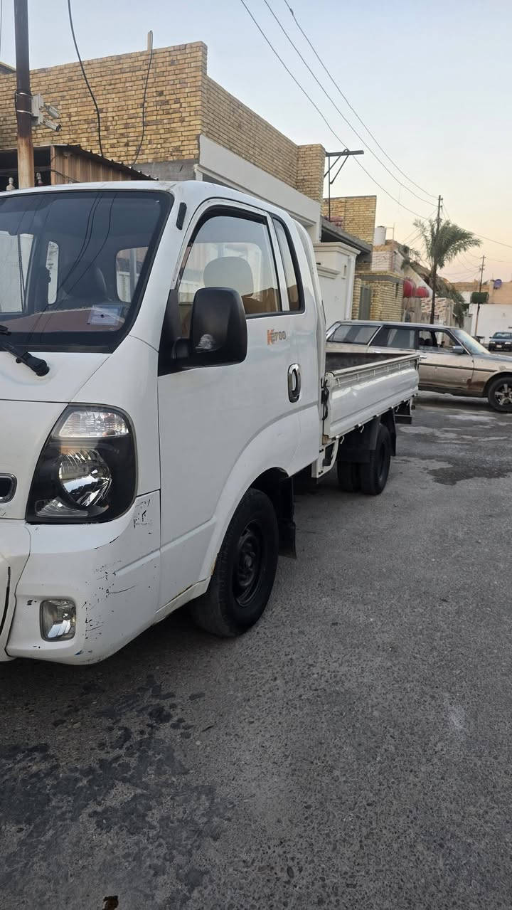 سلام عليكم كيه بنكو 2700 مفتوح مديل 2015 جاهزه من كلشي مكينه وكير ما مفتوح محرك تبريد وحداديه خير من الله رقم شاصي واضح كلش سنويه مجدد قبل شهر ومصفره غرامات وضريبه رقم ميسان انكليزي  تحكم ستيرن حساسات جانبيه وخلفيه . نضافه خير من الله. للاستفسار الاتصال على هذا رقم *********** العنون ميسان العماره
